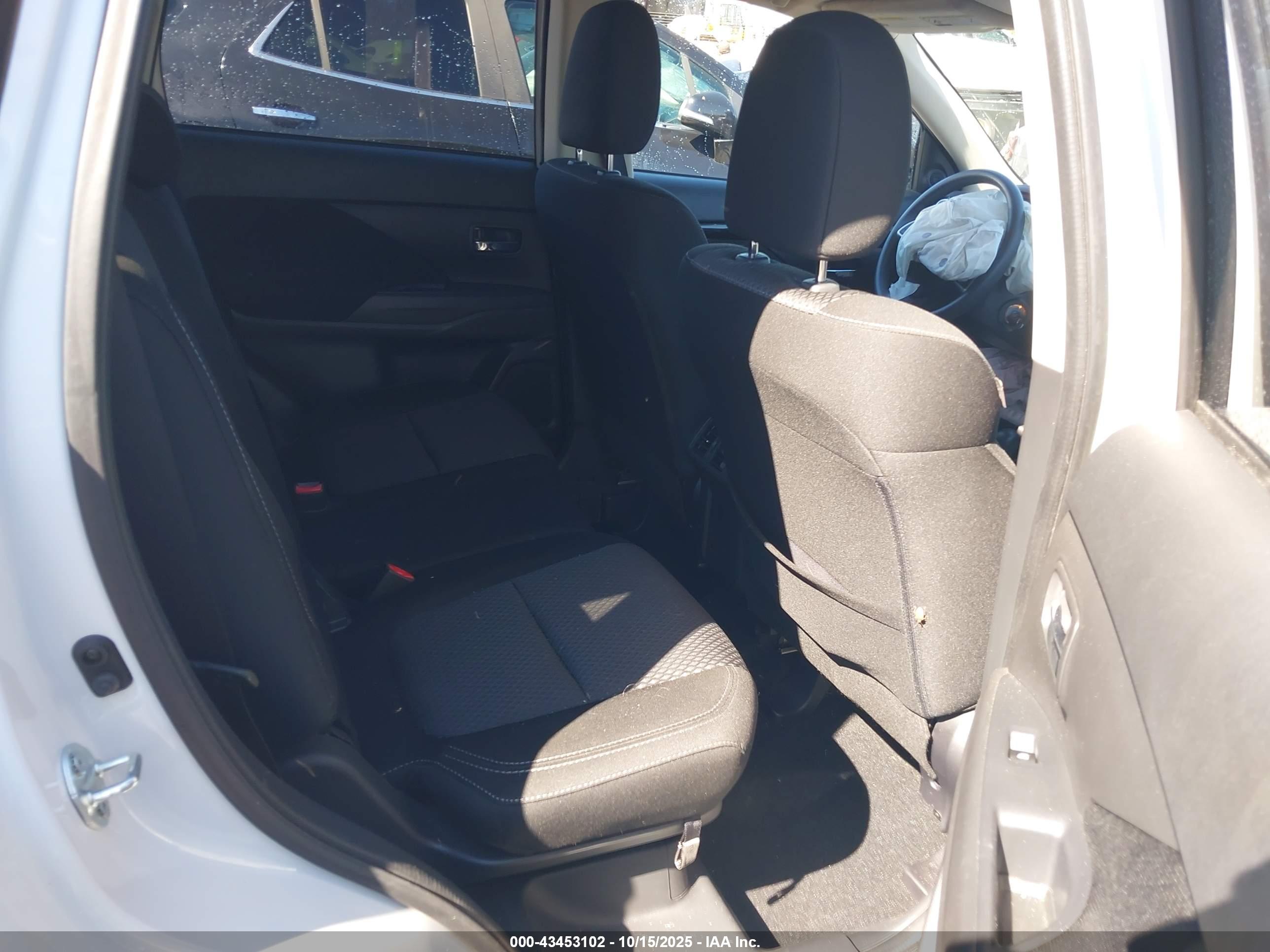 MITSUBISHI OUTLANDER image 8