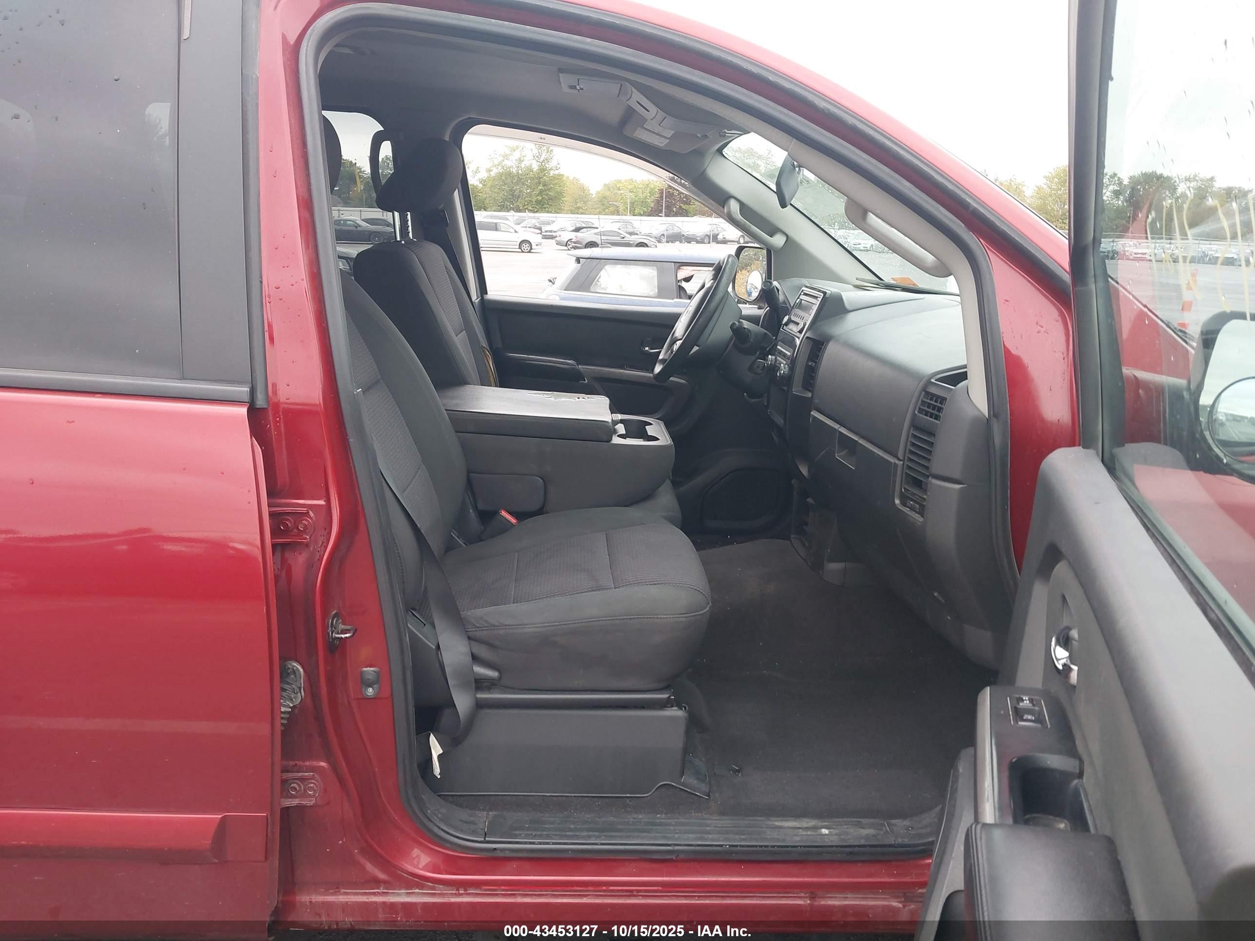 NISSAN TITAN image 5