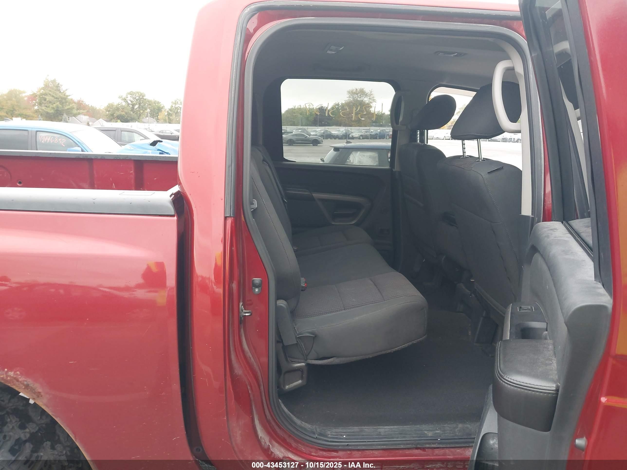 NISSAN TITAN image 8