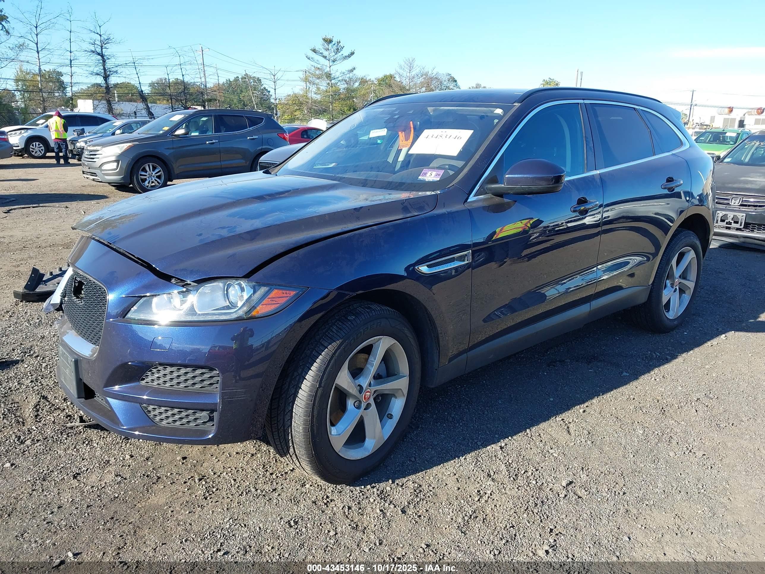 JAGUAR F-PACE image 2