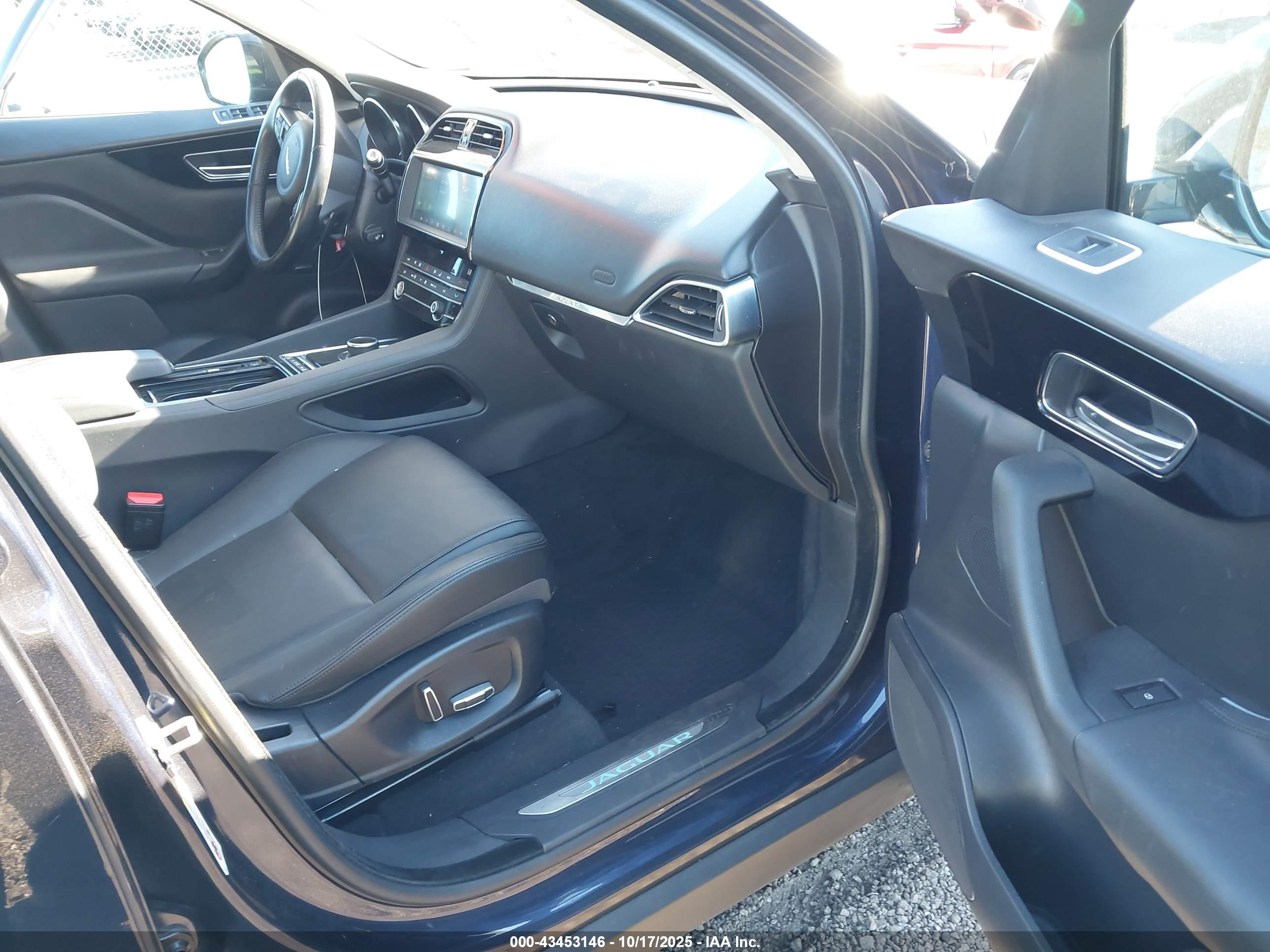 JAGUAR F-PACE image 5