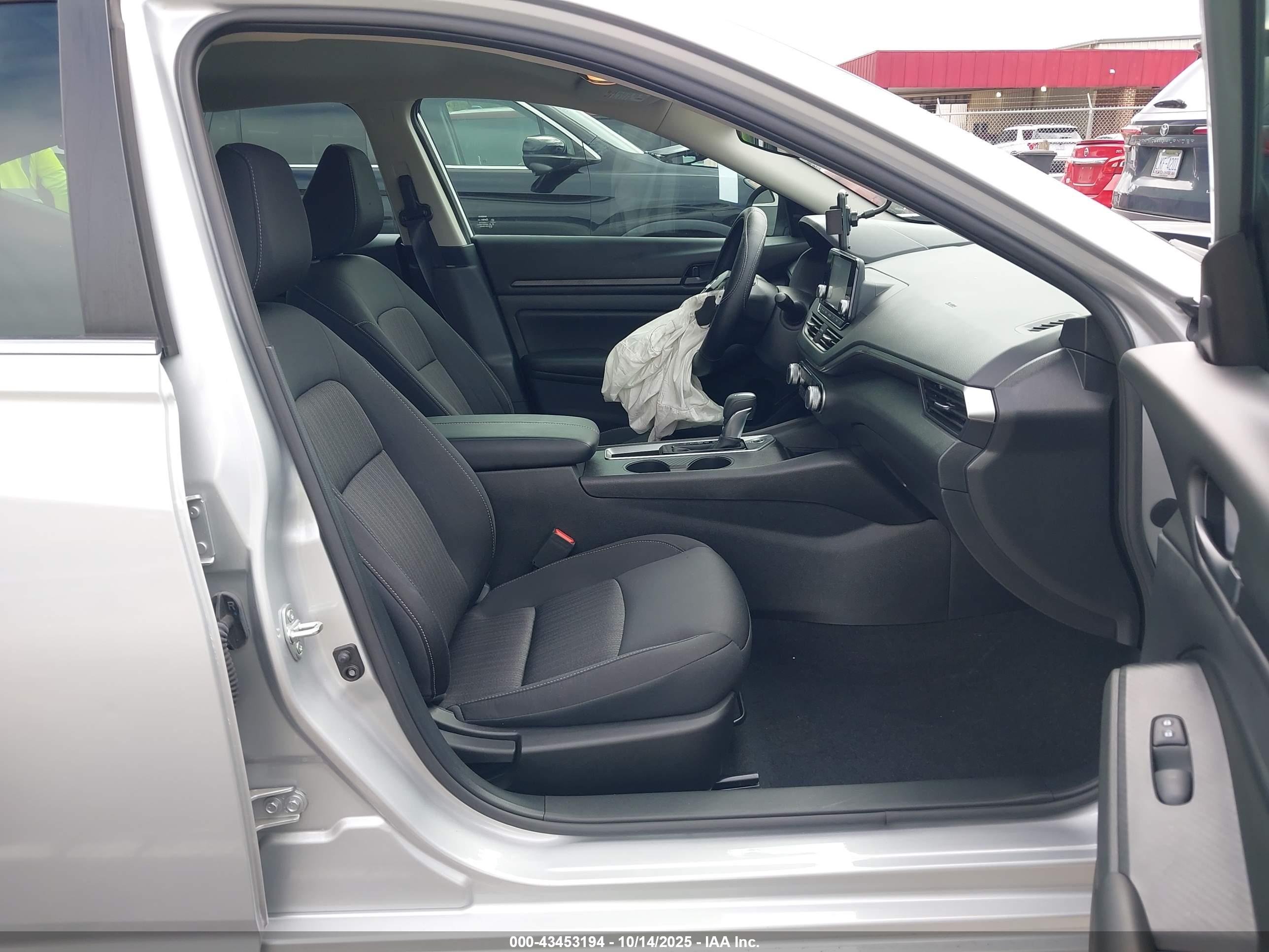 NISSAN ALTIMA image 5