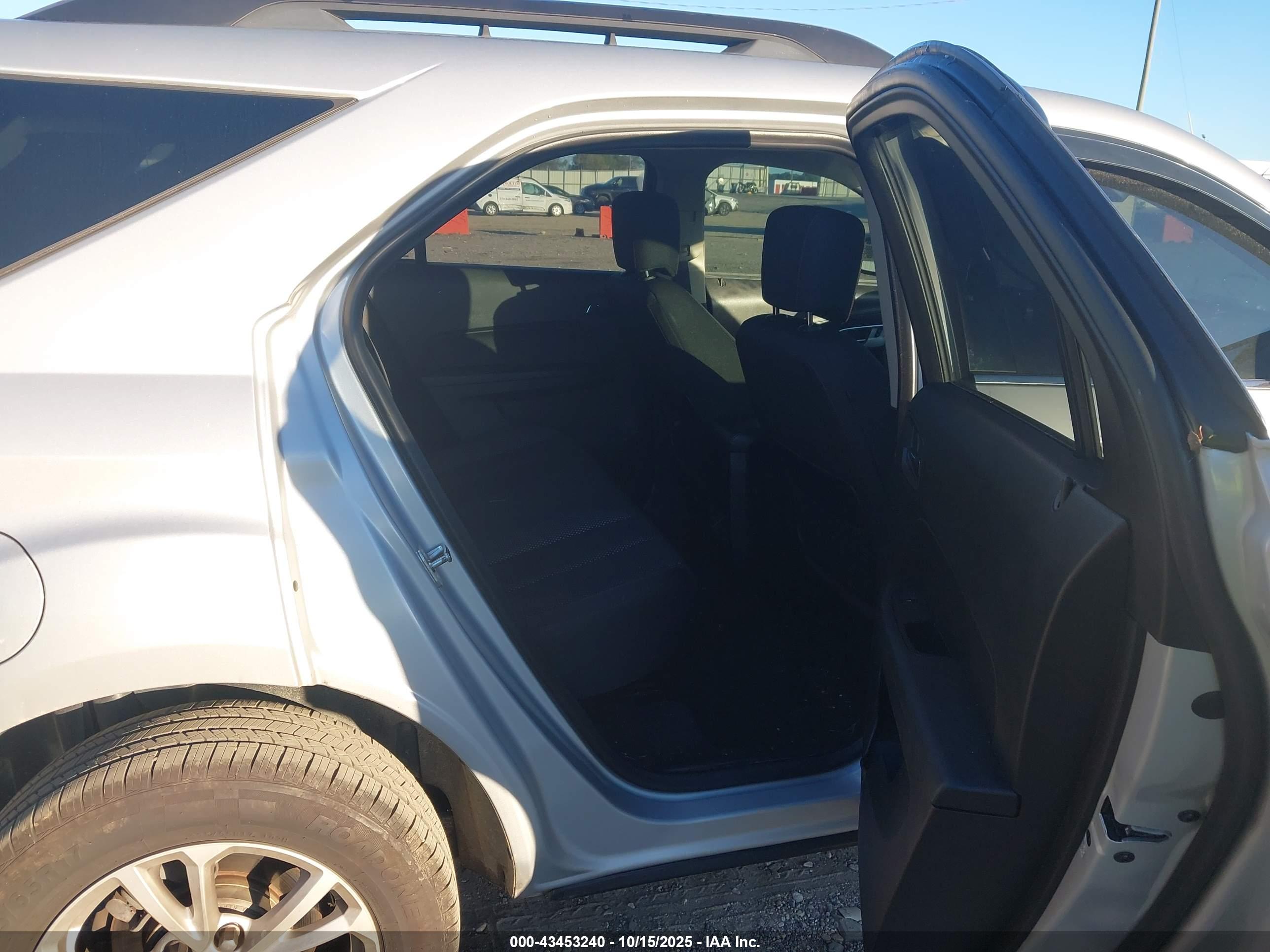 CHEVROLET EQUINOX image 8
