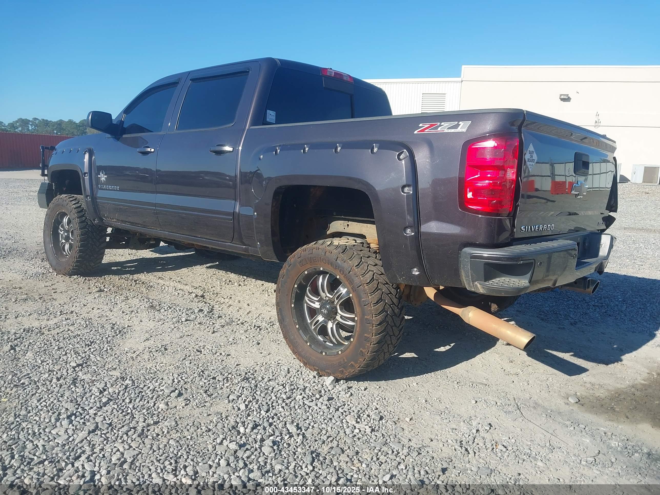 CHEVROLET SILVERADO image 3