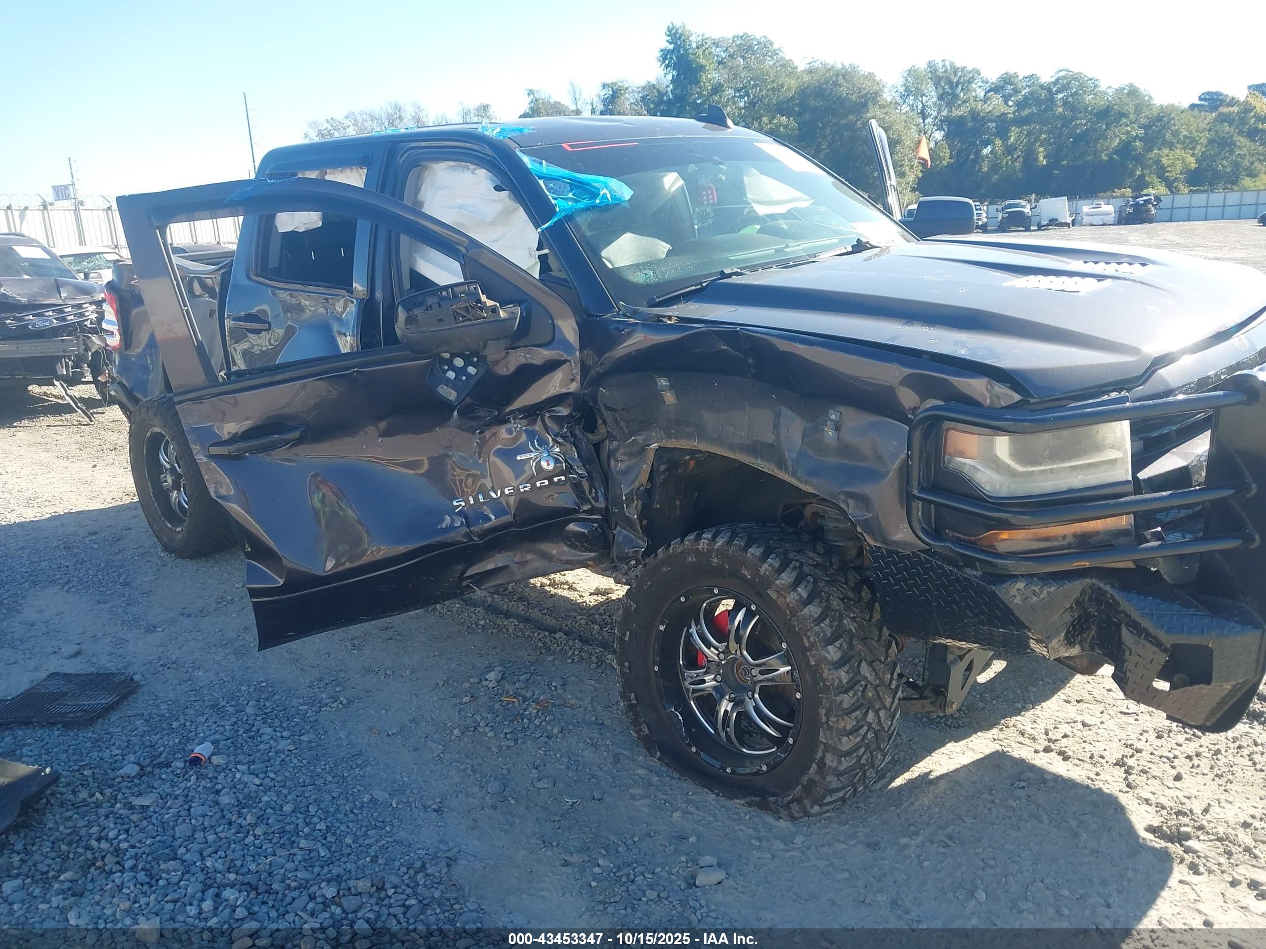 CHEVROLET SILVERADO image 6