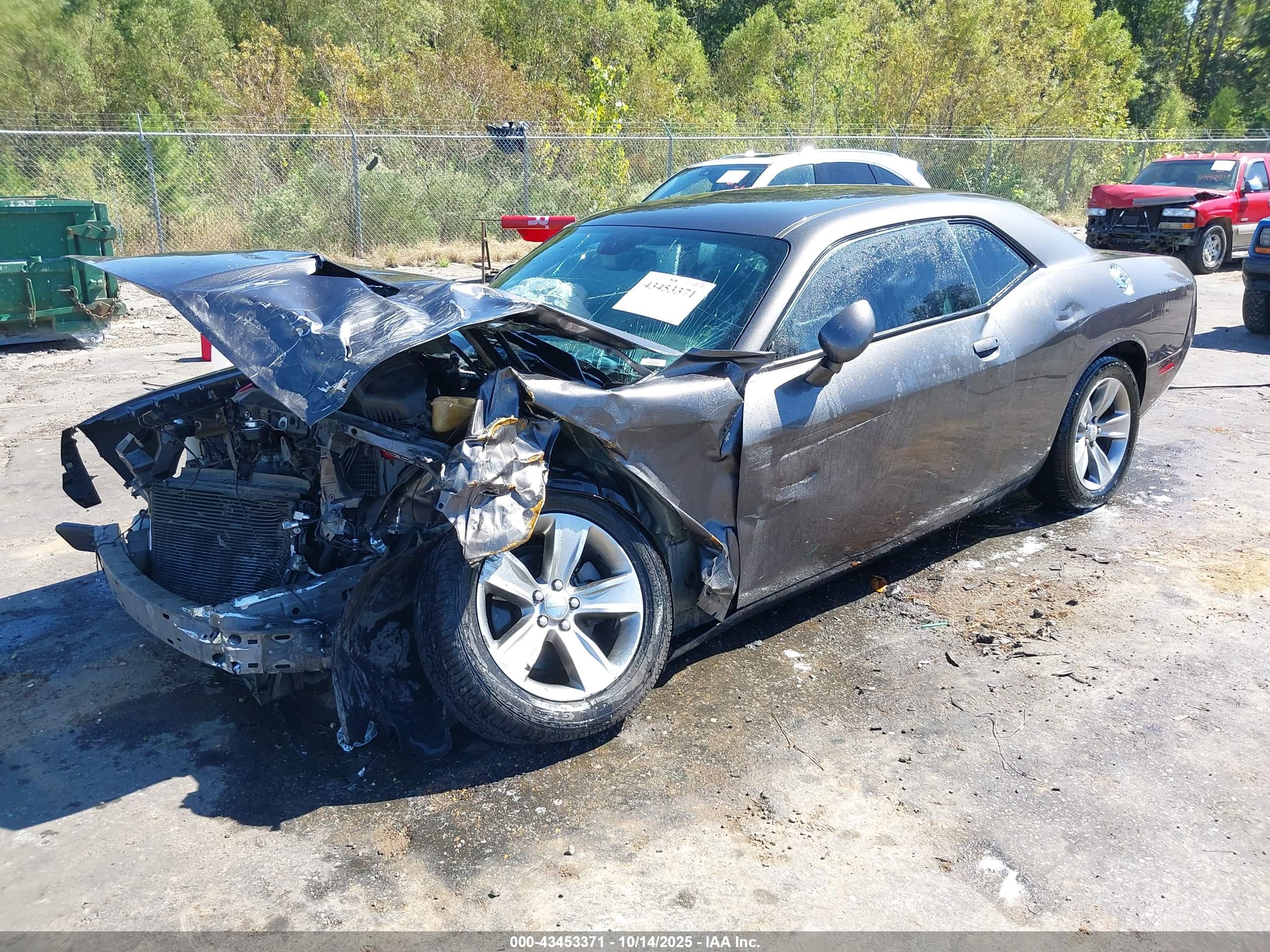 DODGE CHALLENGER image 2