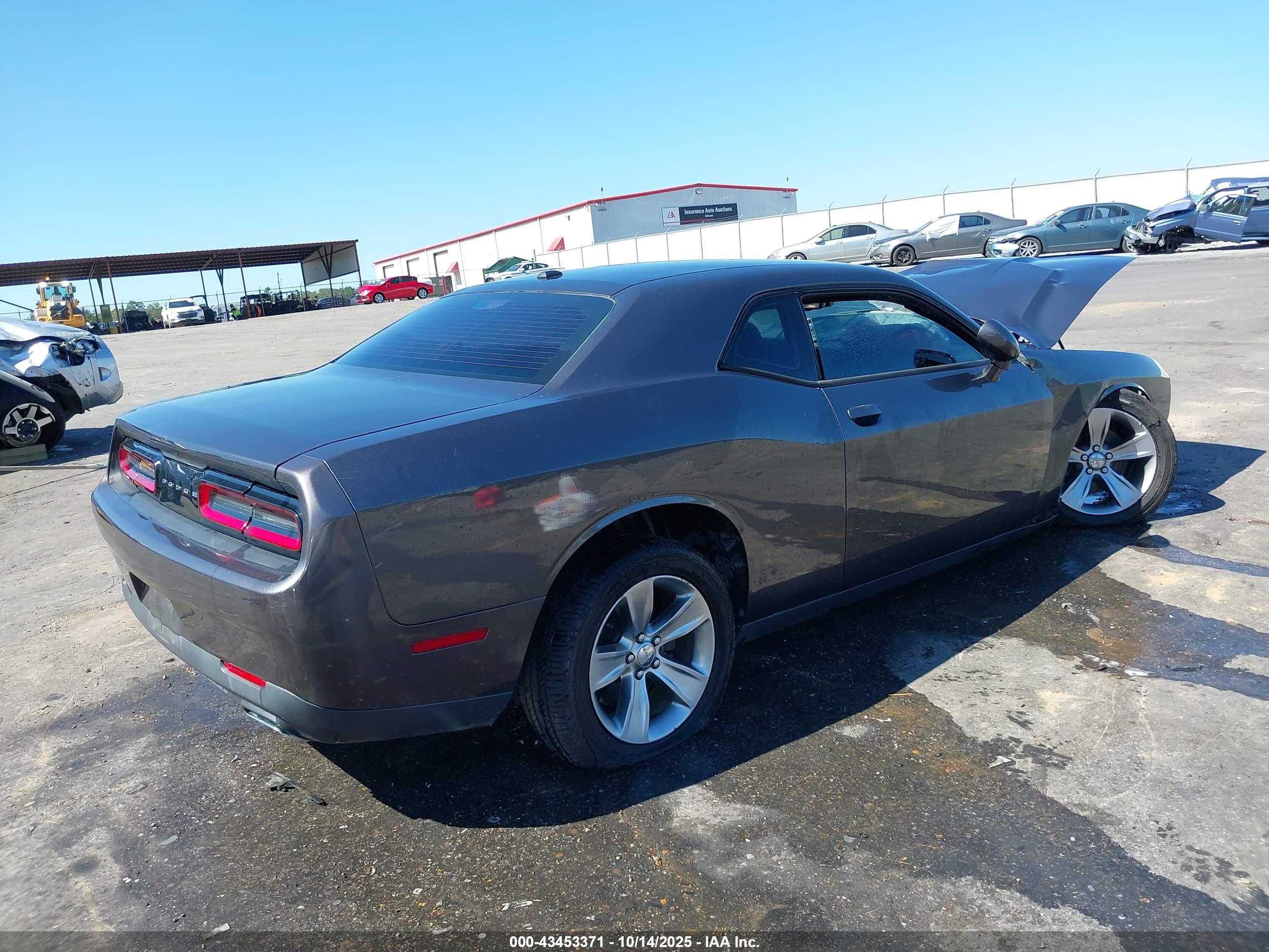 DODGE CHALLENGER image 4