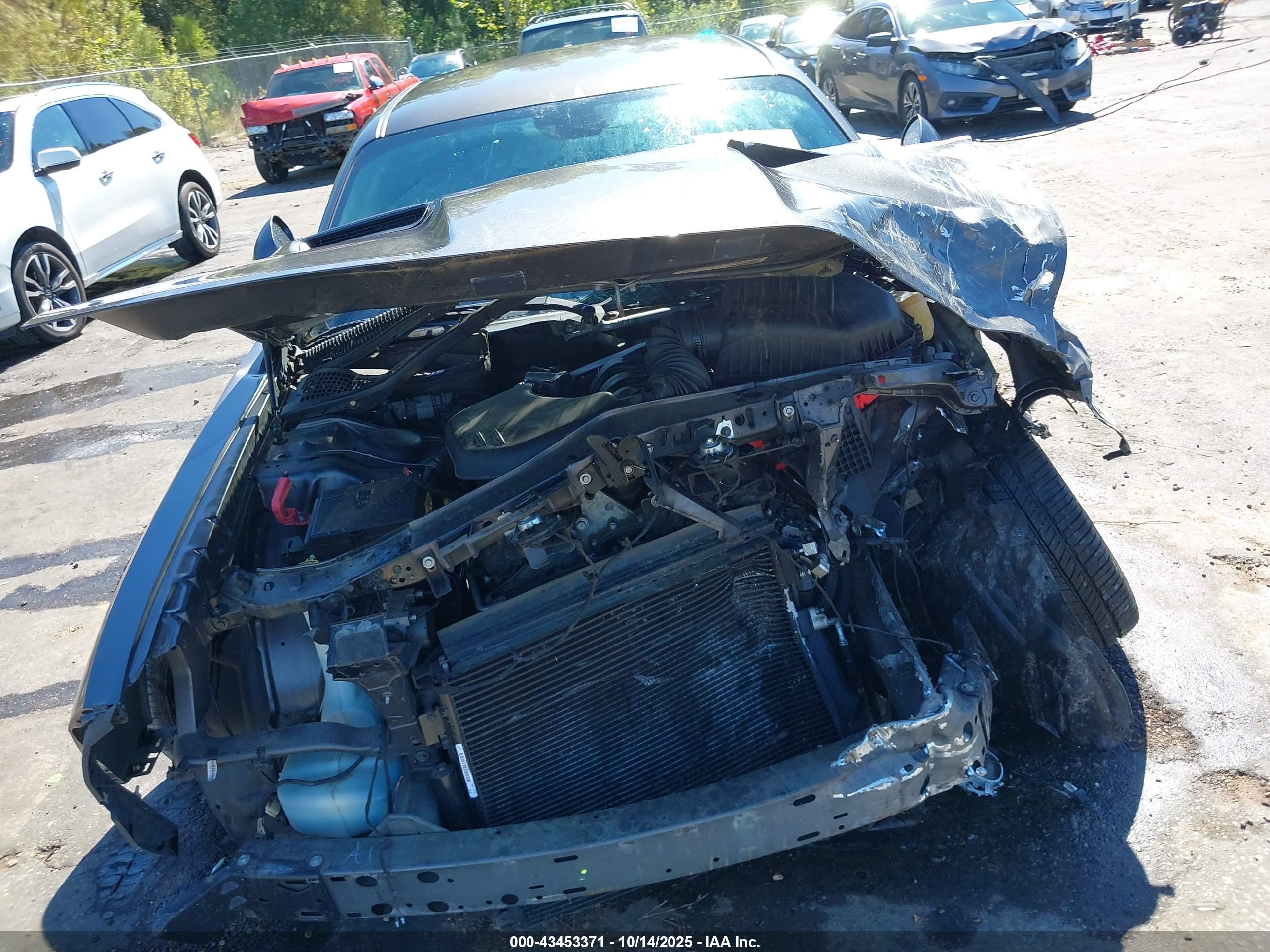 DODGE CHALLENGER image 6