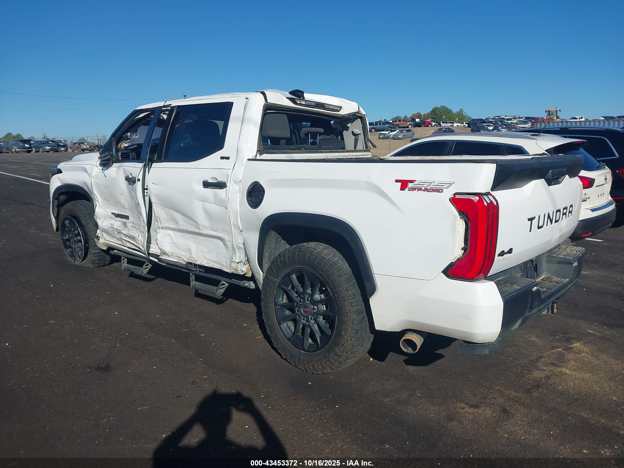 TOYOTA TUNDRA image 3
