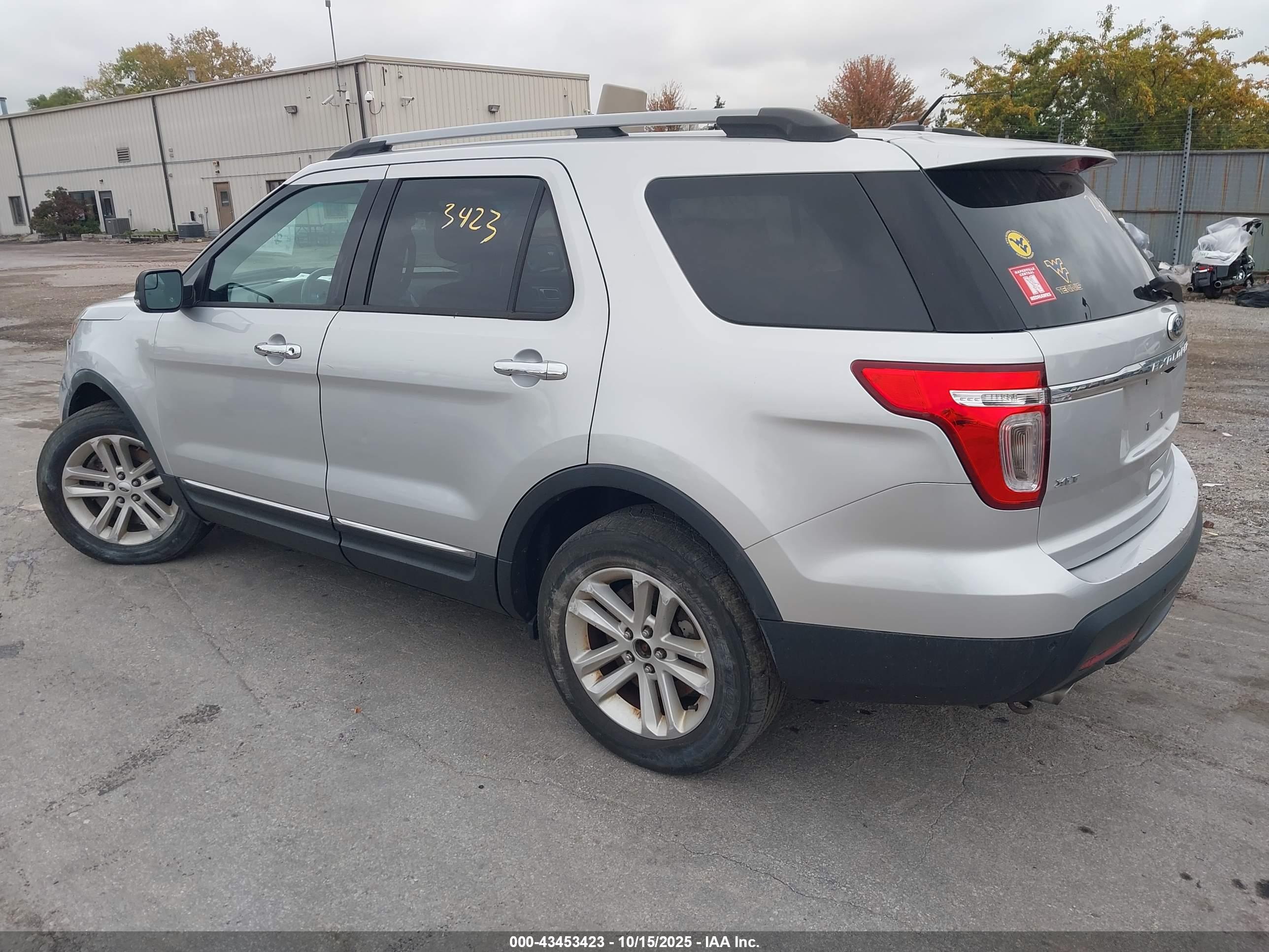 FORD EXPLORER image 3