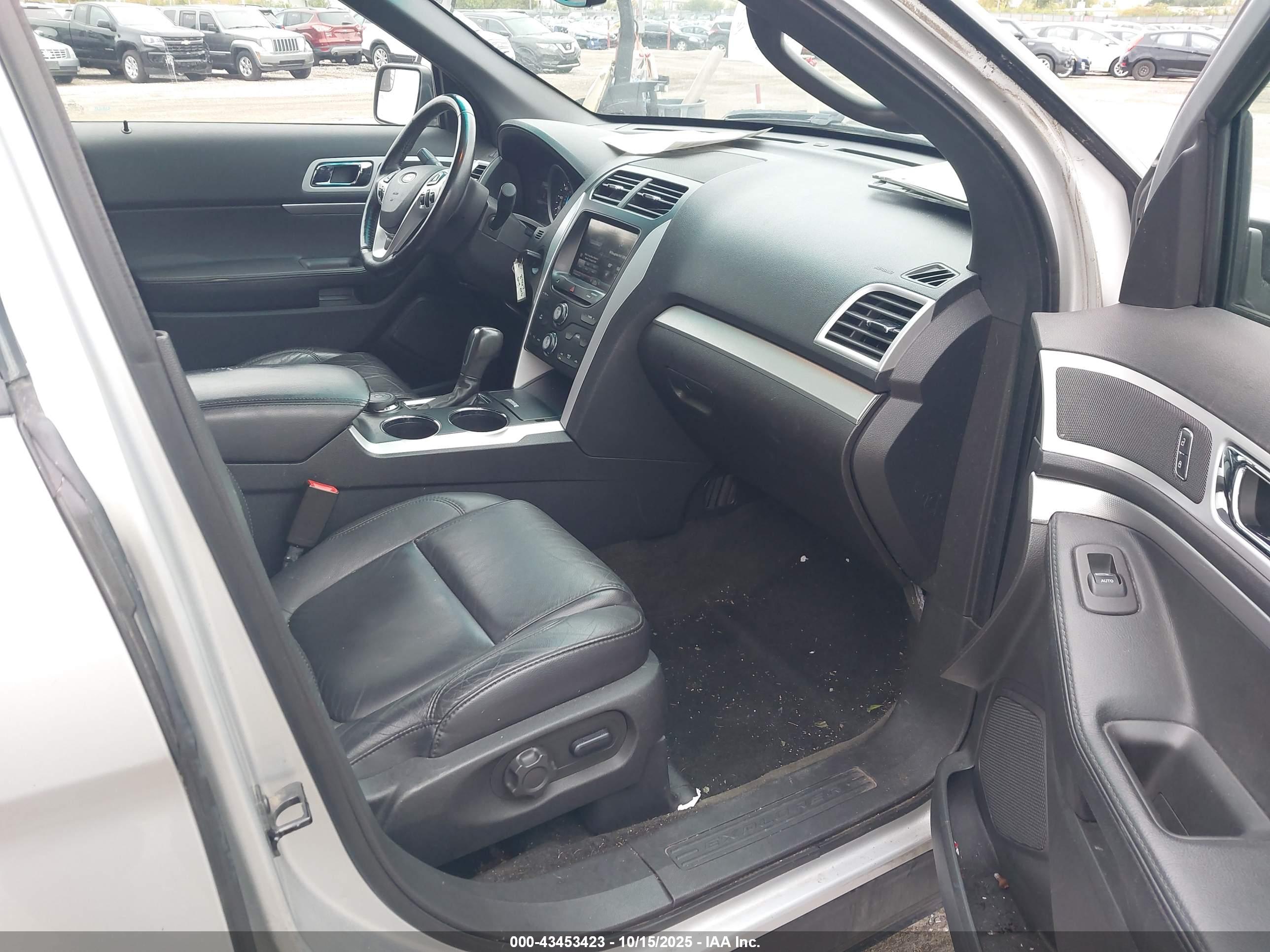 FORD EXPLORER image 5