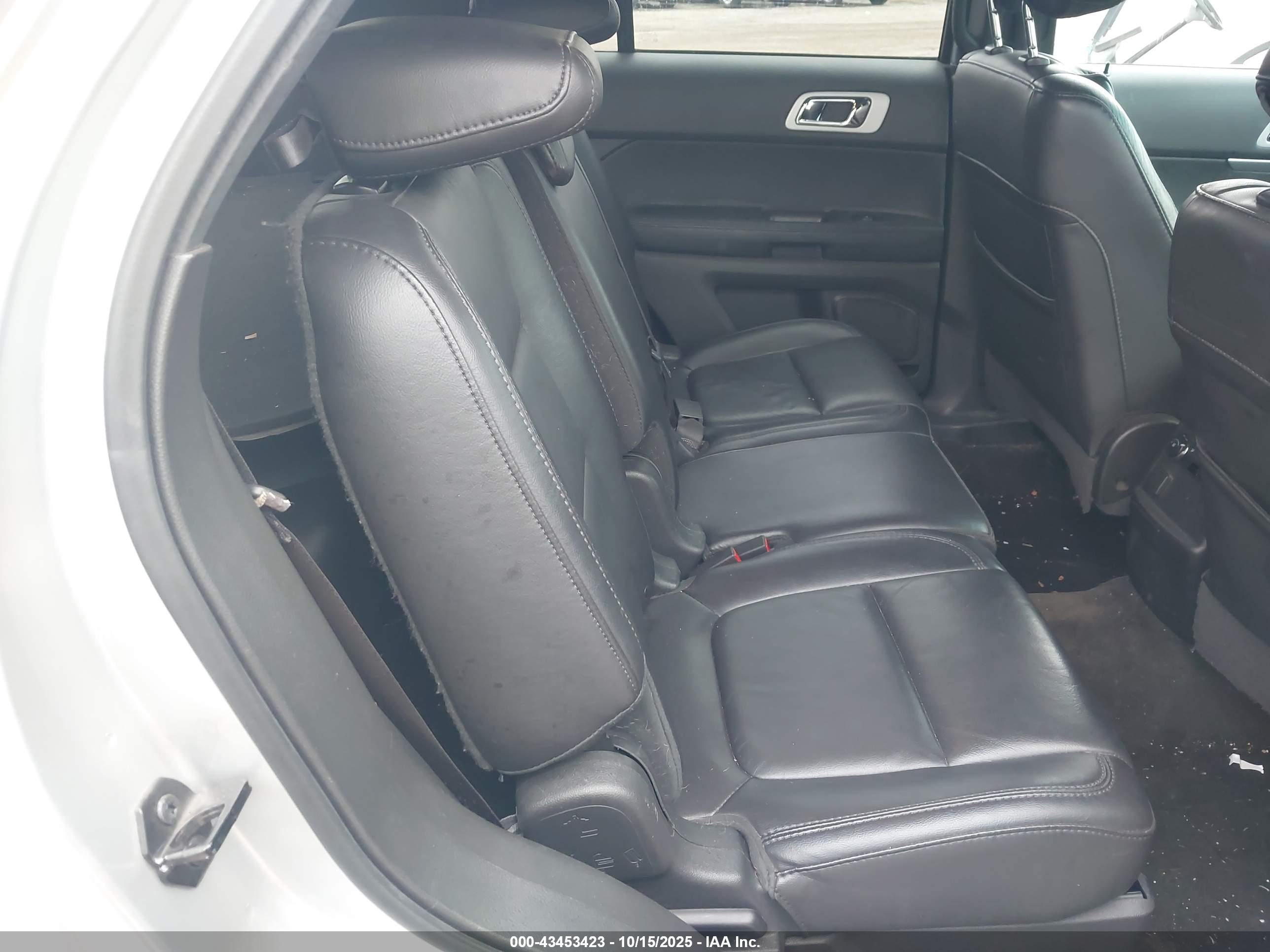 FORD EXPLORER image 8
