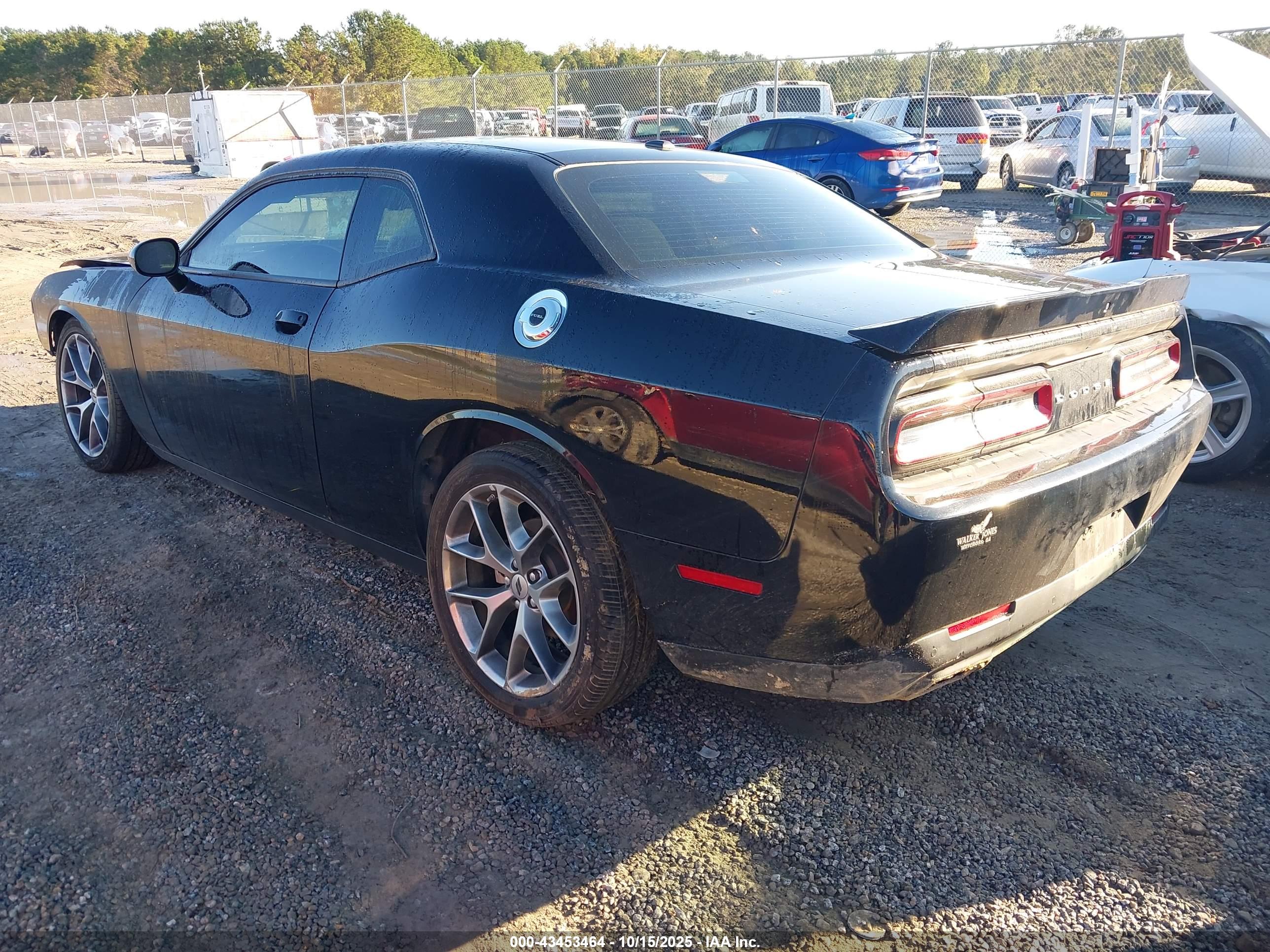 DODGE CHALLENGER image 3