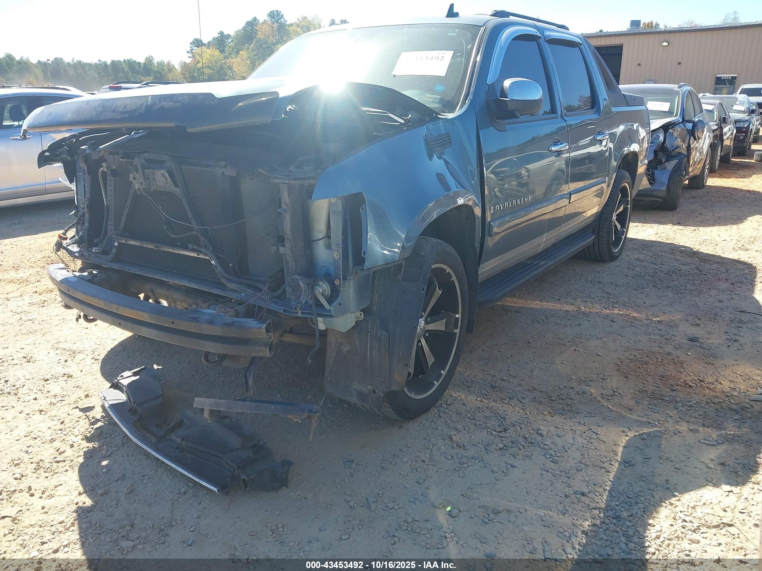 CHEVROLET AVALANCHE image 2