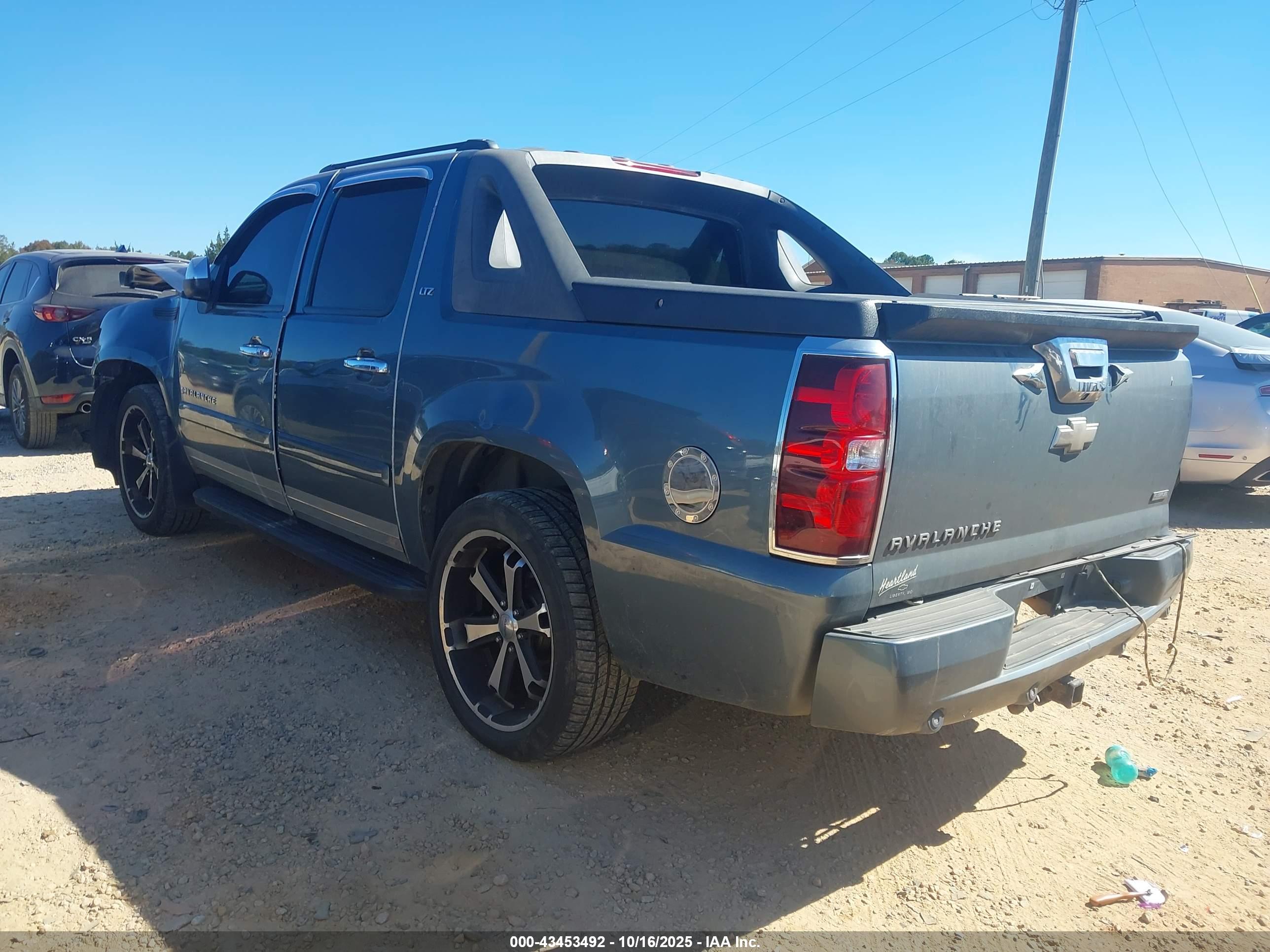 CHEVROLET AVALANCHE image 3