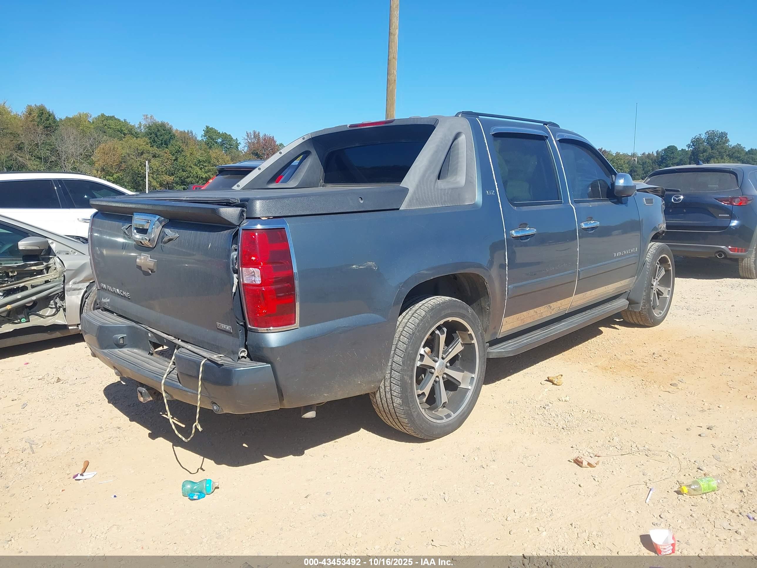 CHEVROLET AVALANCHE image 4