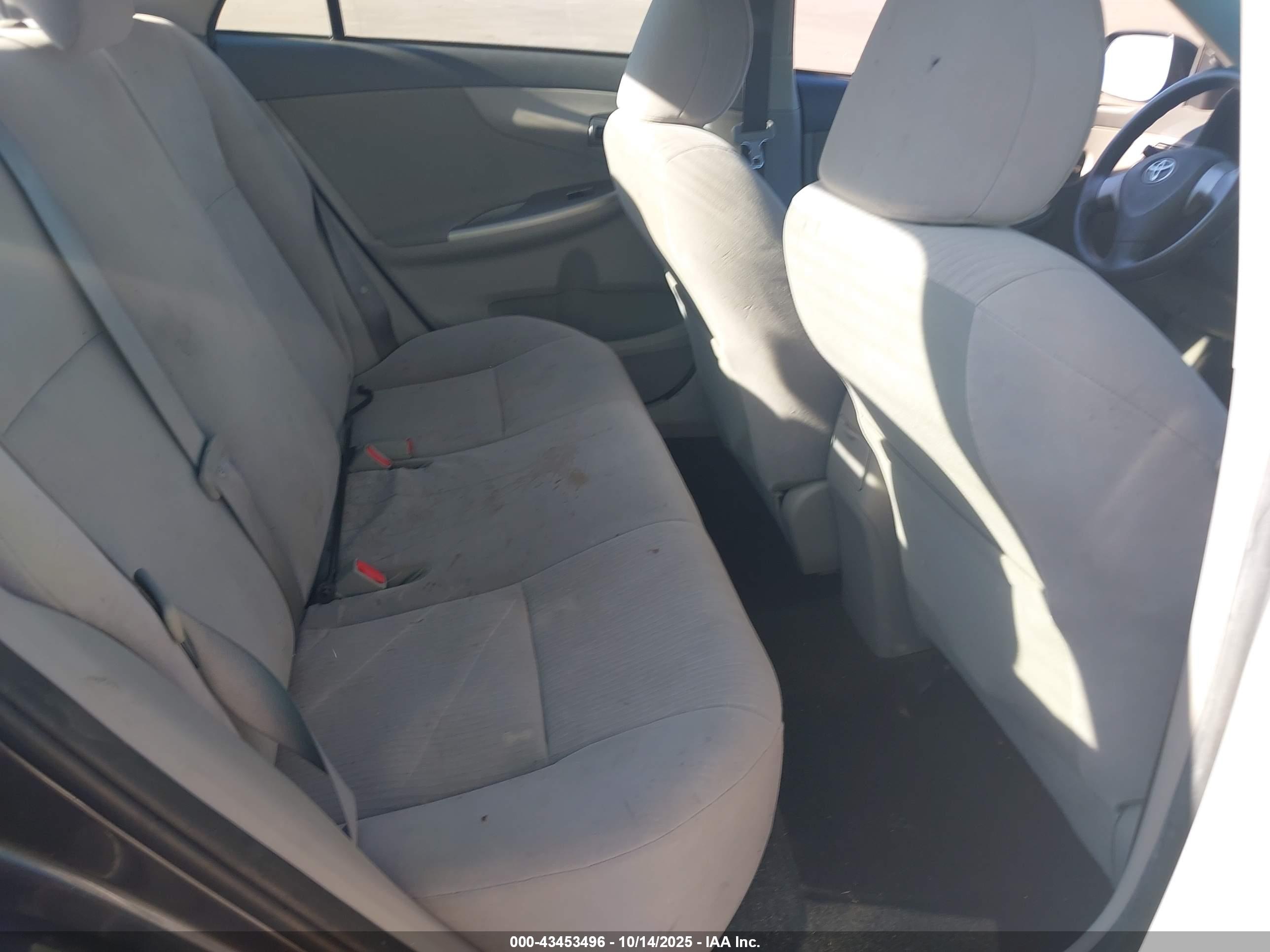 TOYOTA COROLLA image 8