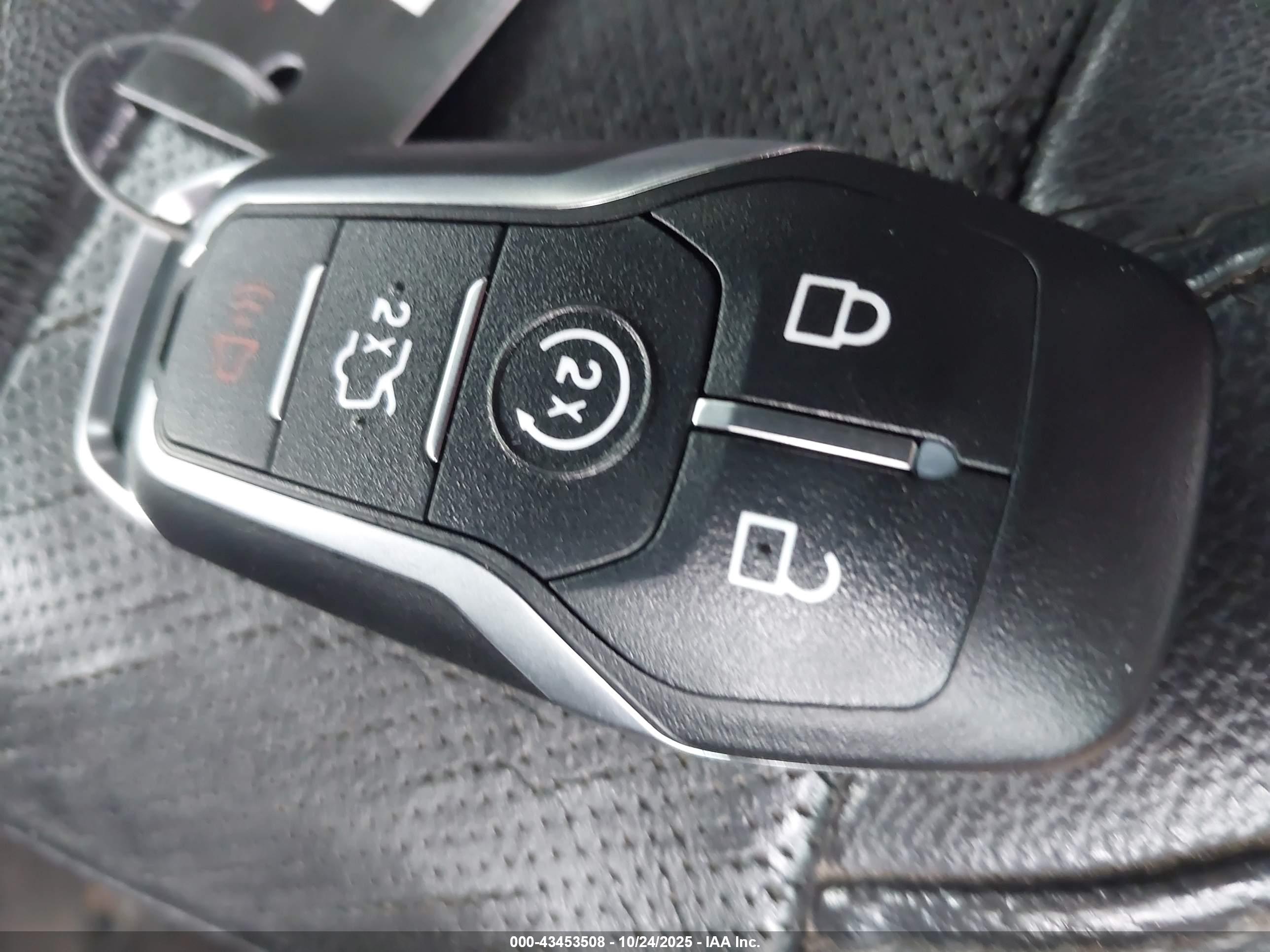 FORD FUSION image 11