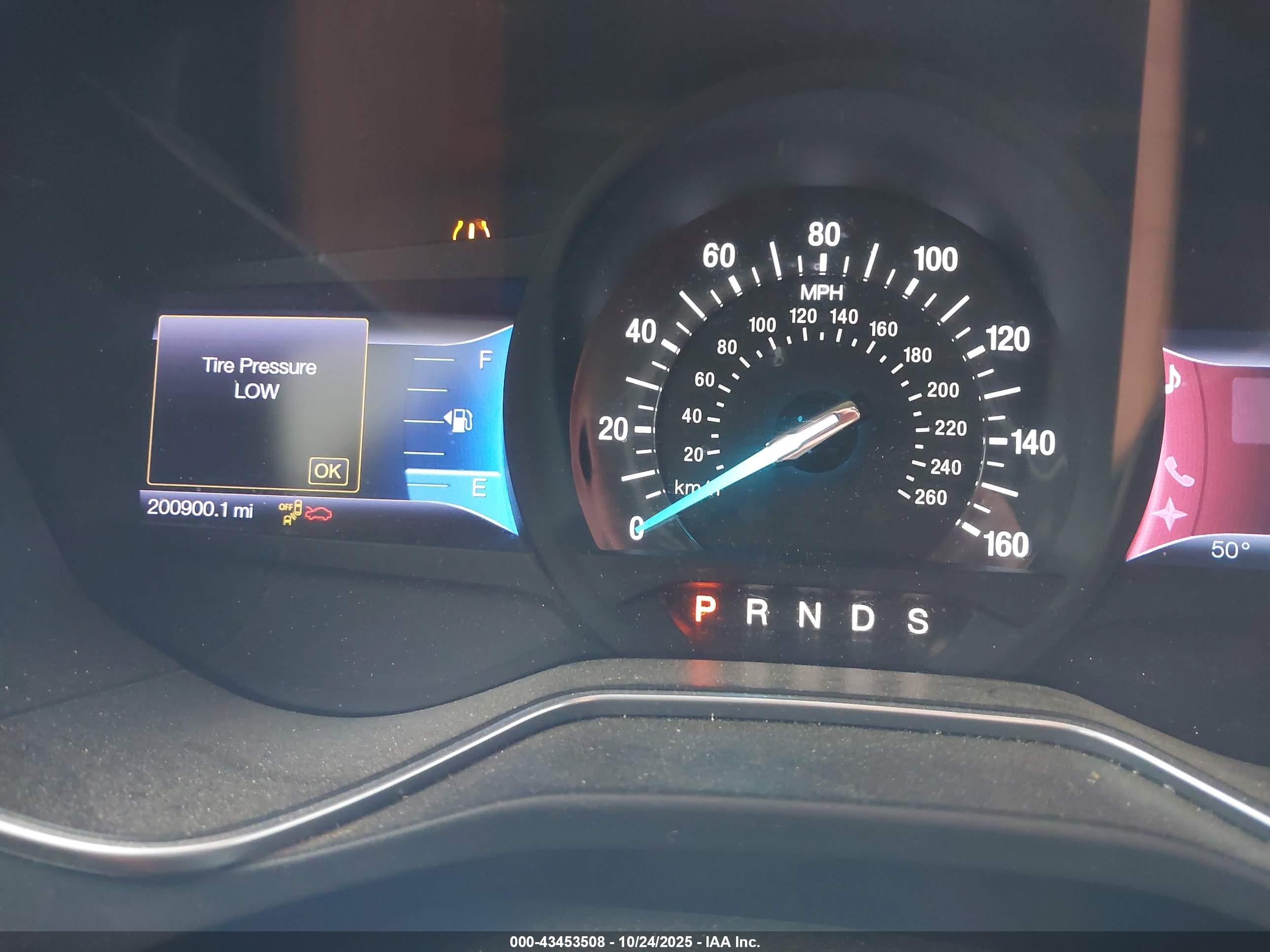 FORD FUSION image 7