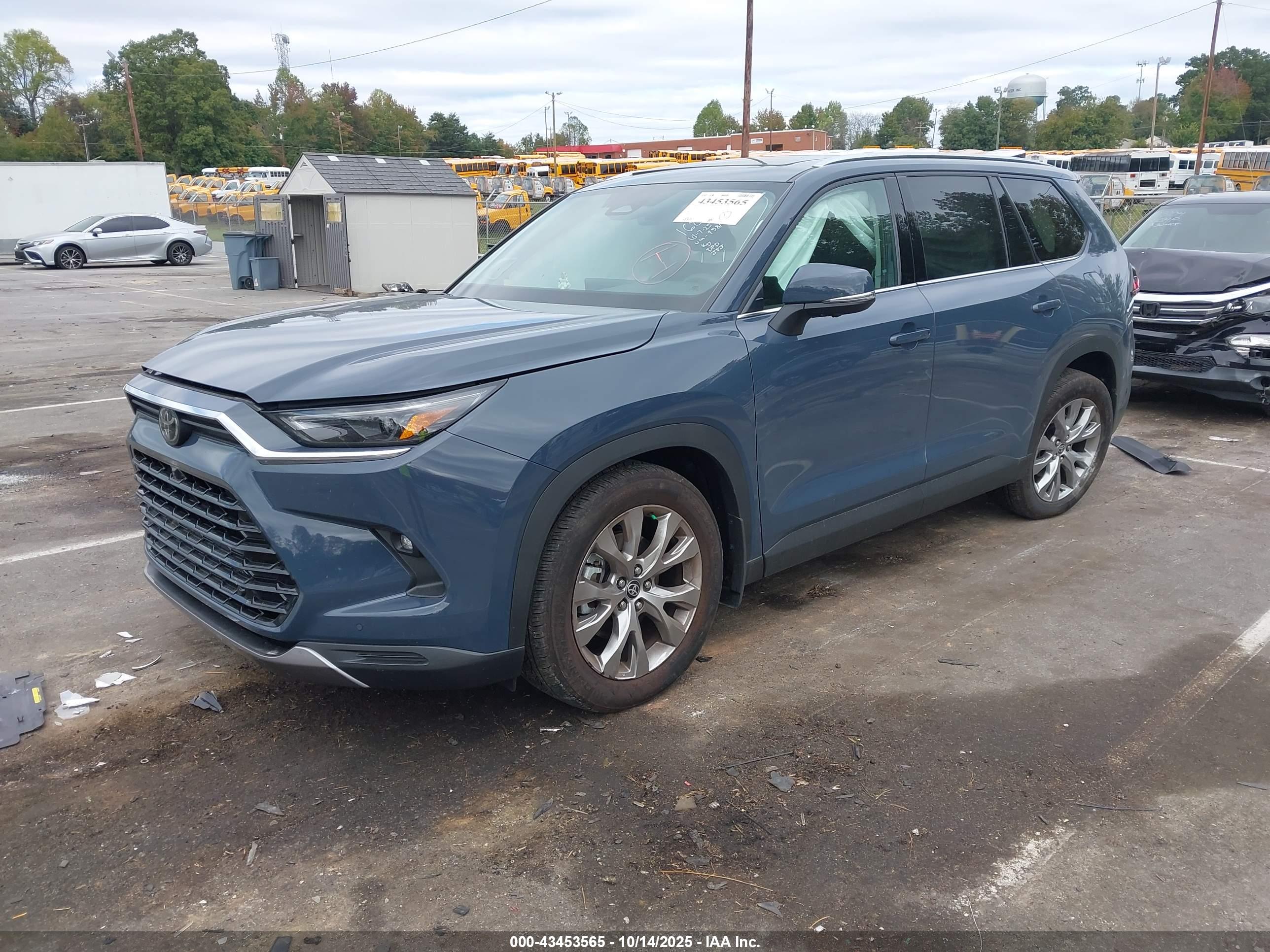 TOYOTA GRAND image 2