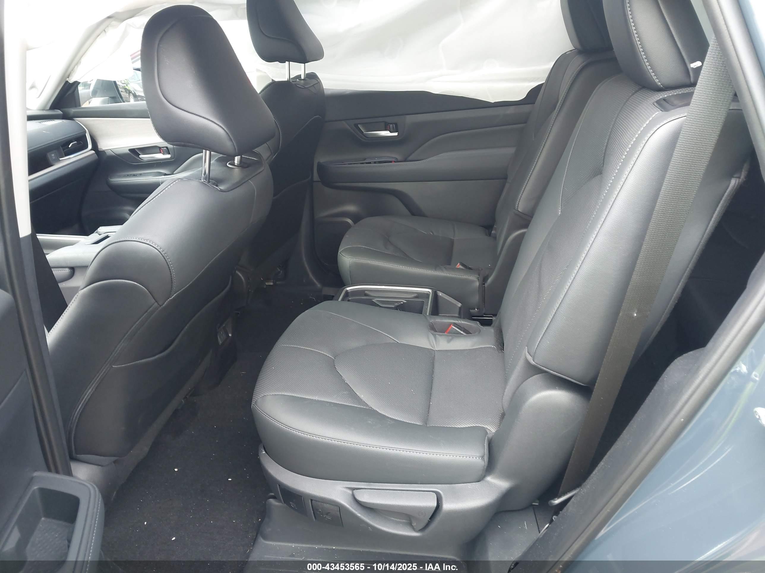 TOYOTA GRAND image 8
