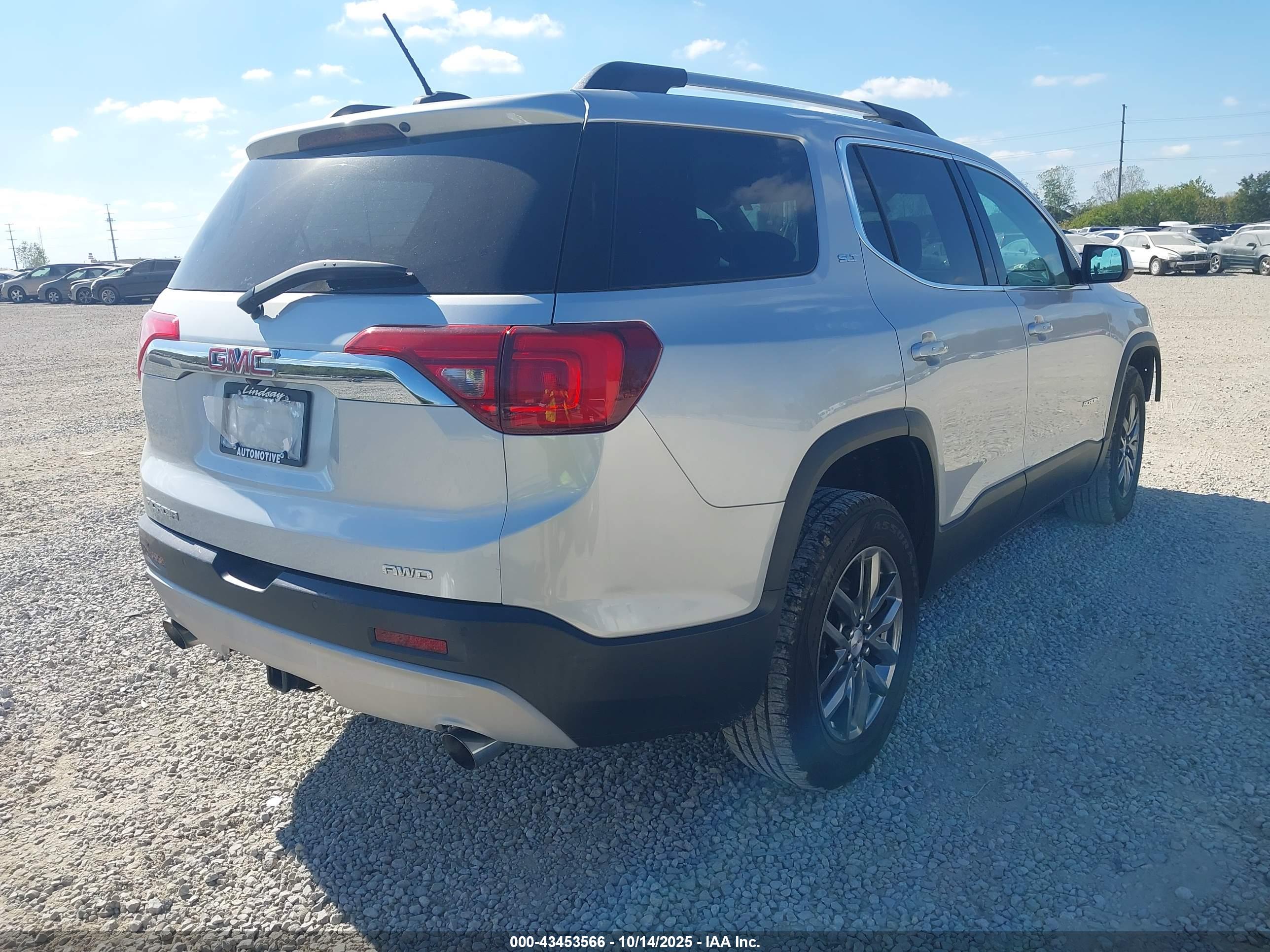 GMC ACADIA image 4