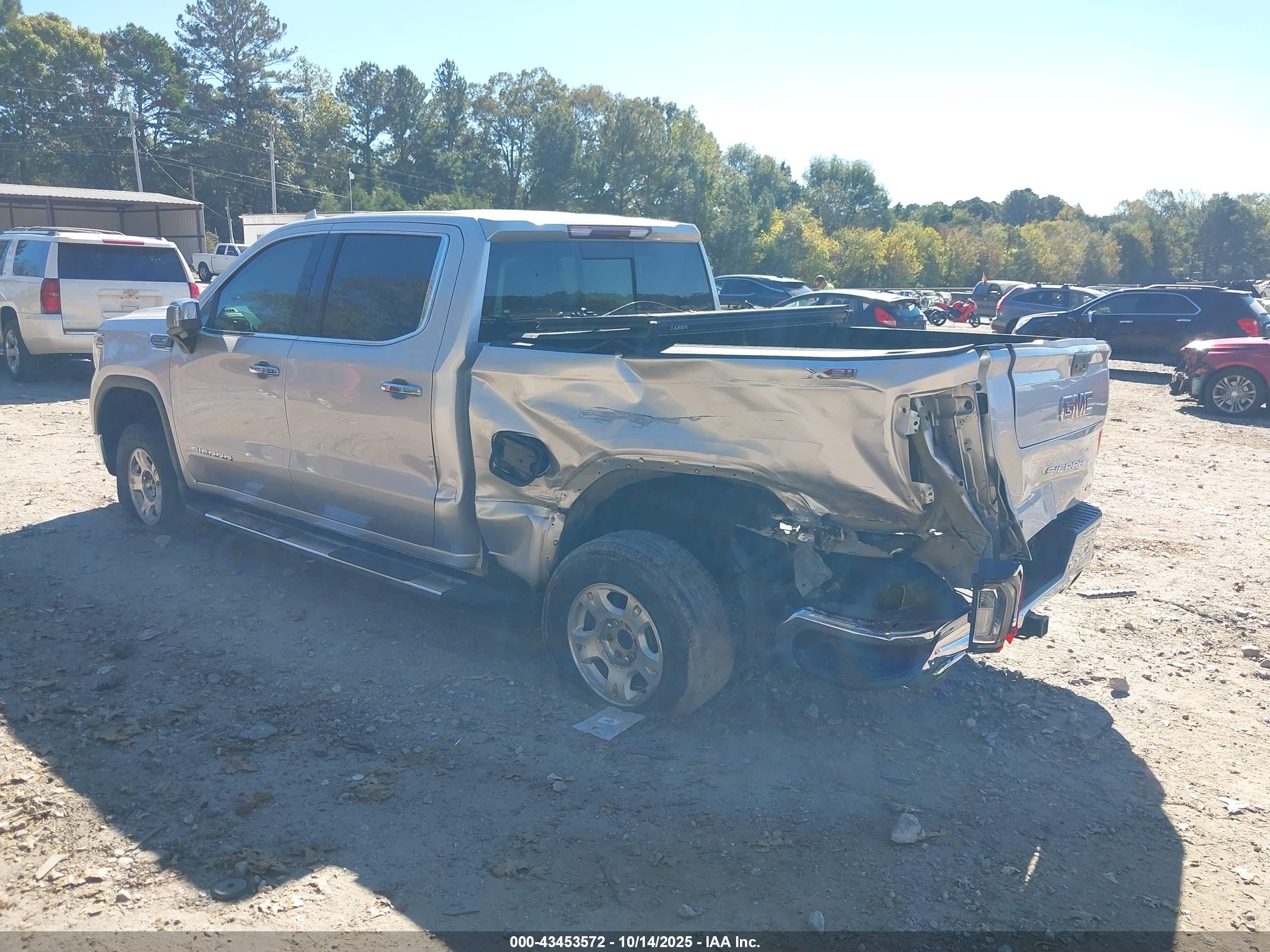 GMC SIERRA image 3