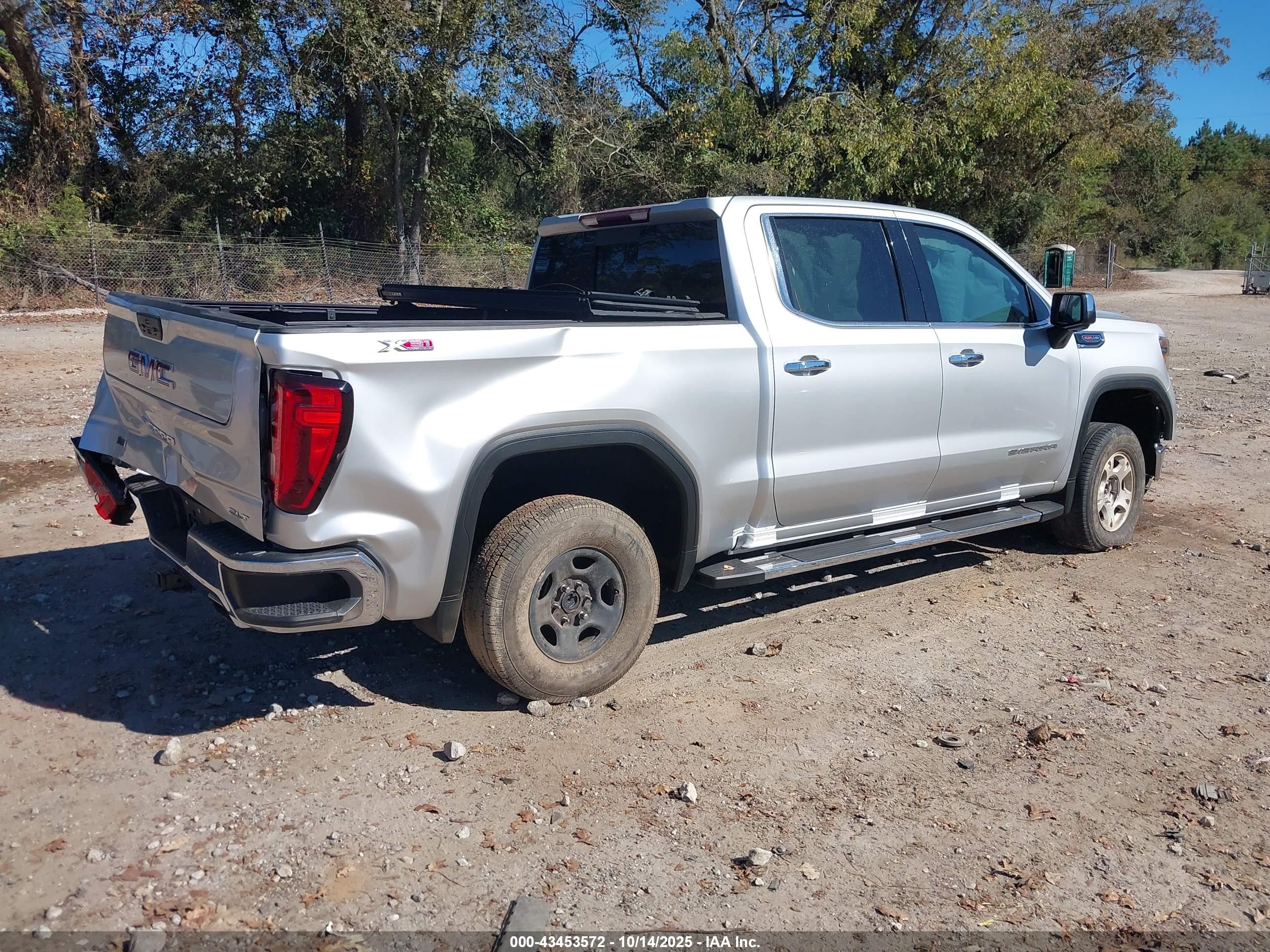 GMC SIERRA image 4