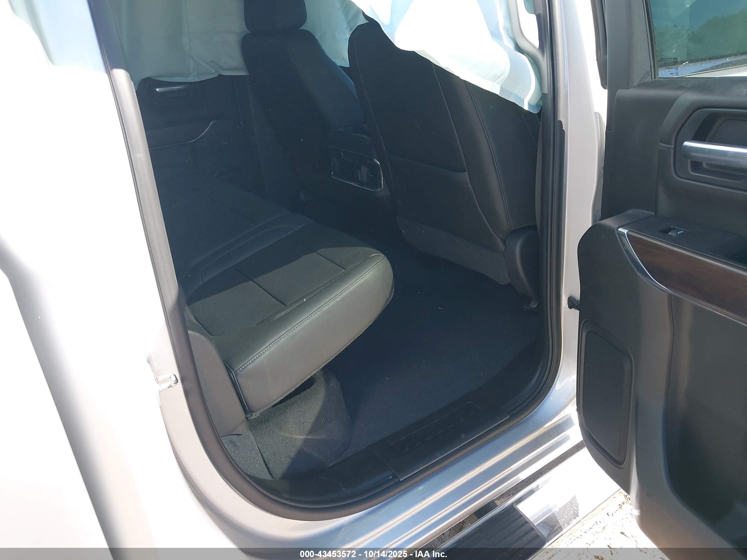 GMC SIERRA image 8