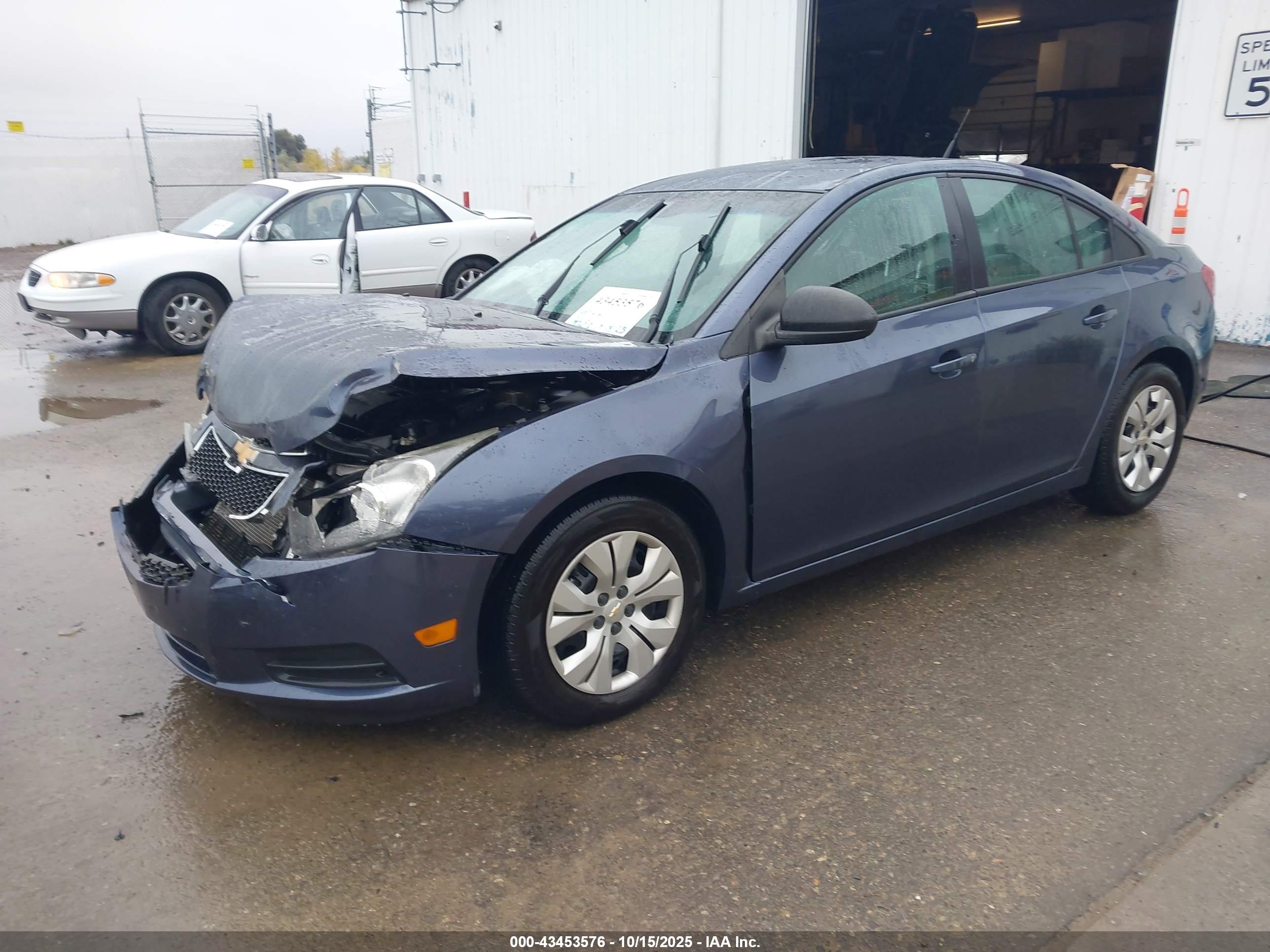 CHEVROLET CRUZE image 2