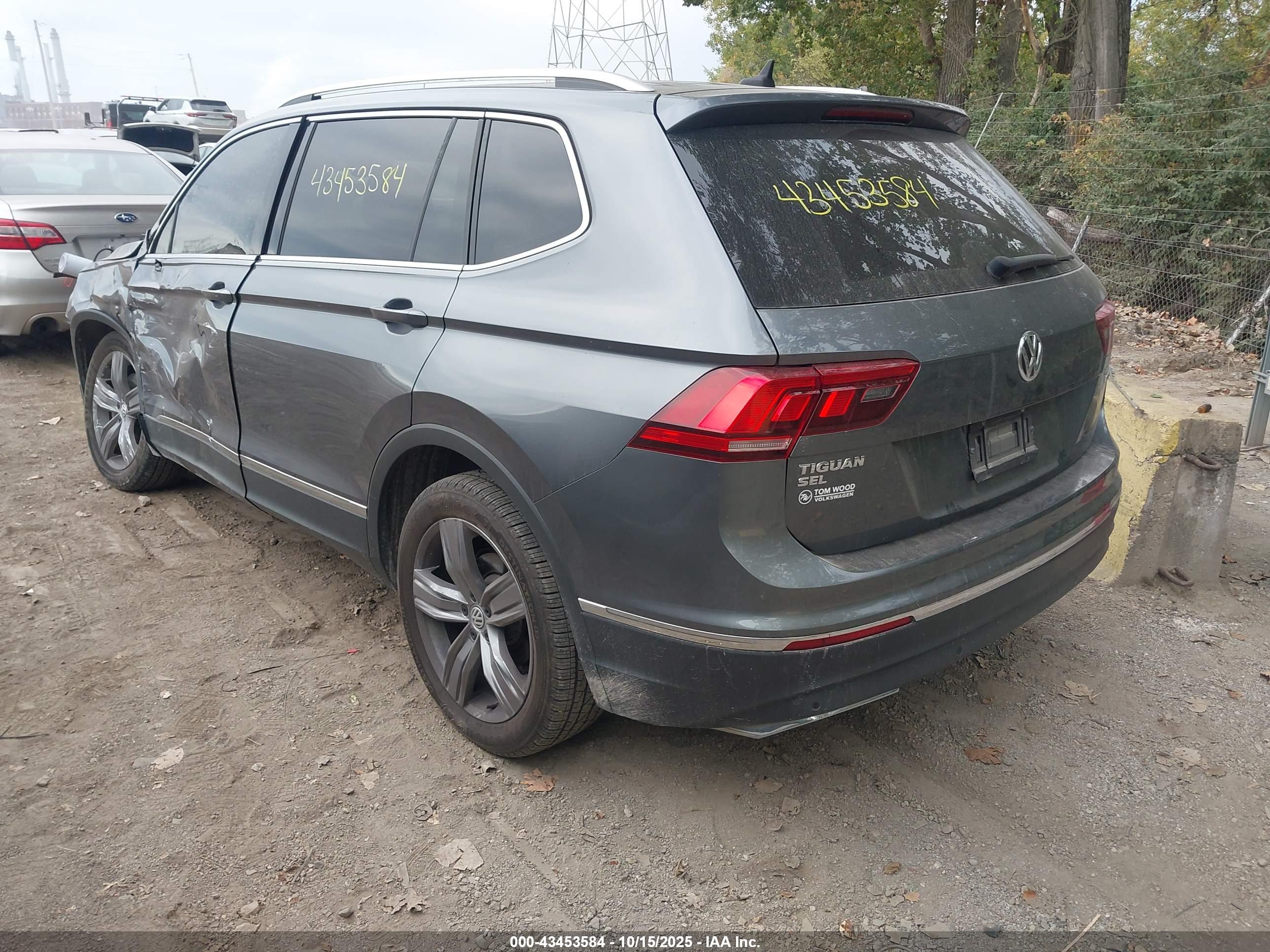 VOLKSWAGEN TIGUAN image 3