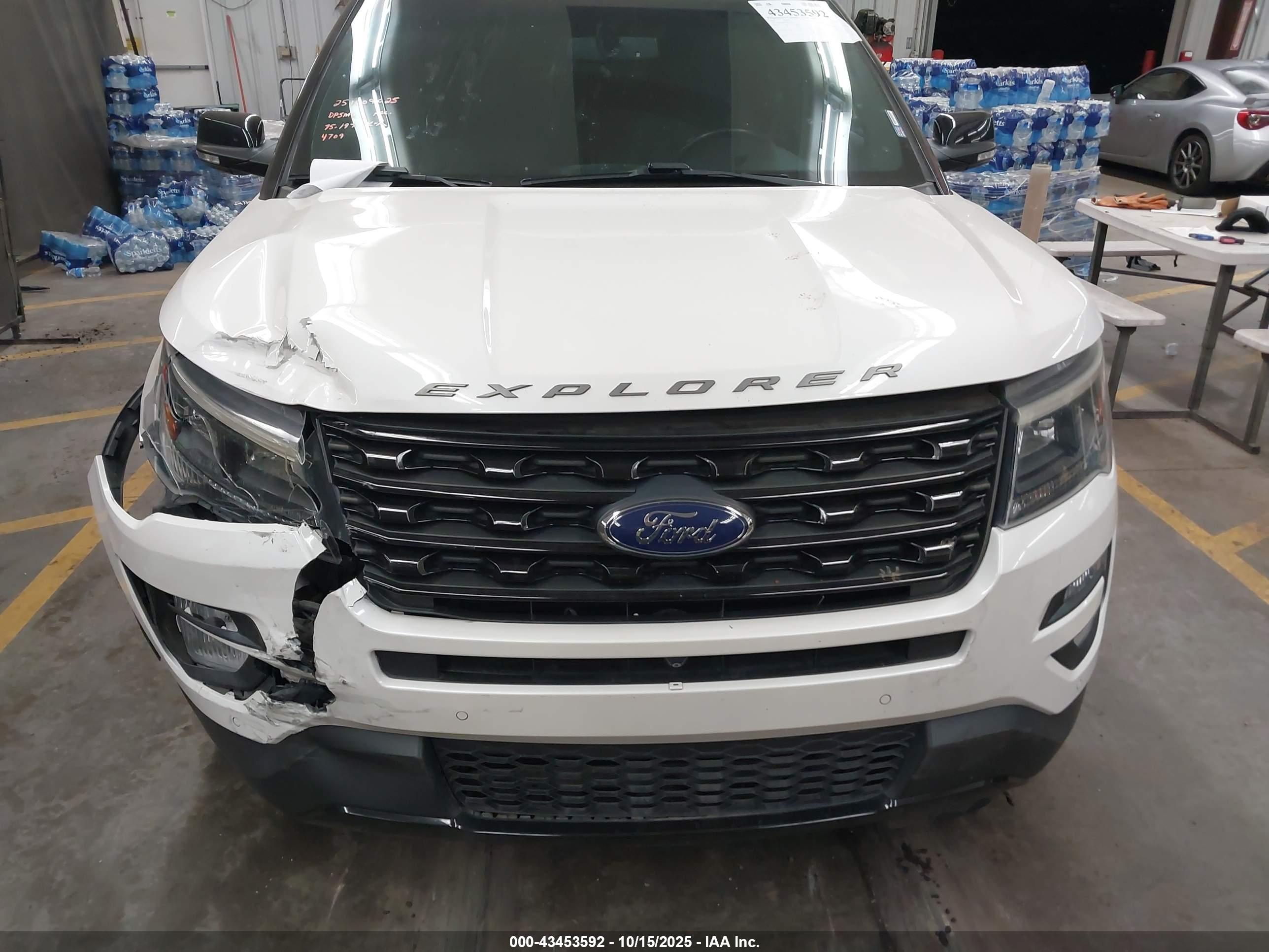 FORD EXPLORER image 6
