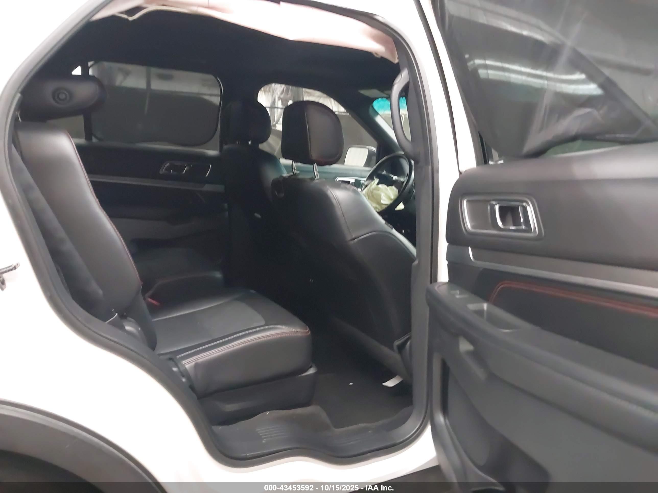 FORD EXPLORER image 8