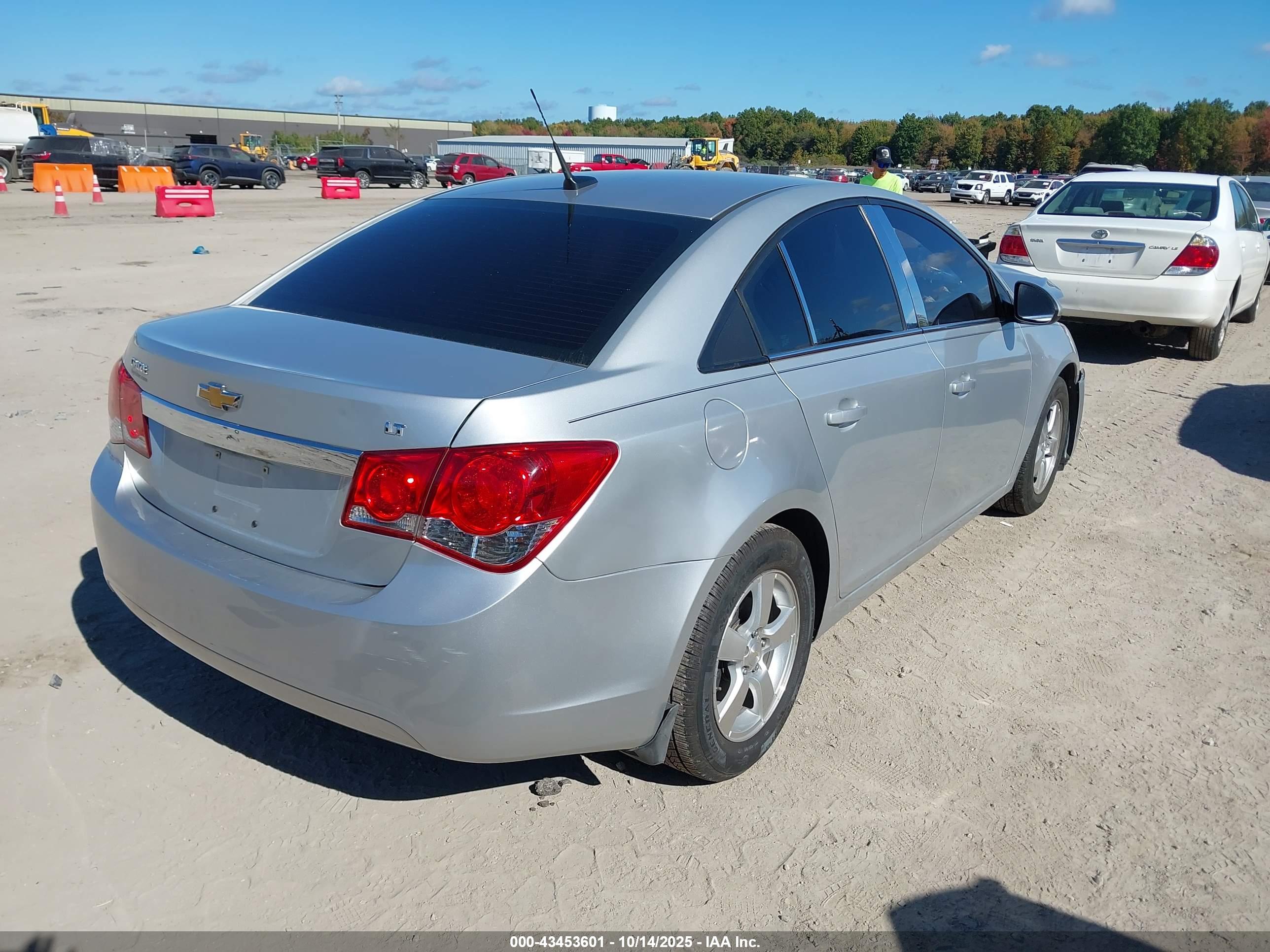 CHEVROLET CRUZE image 4