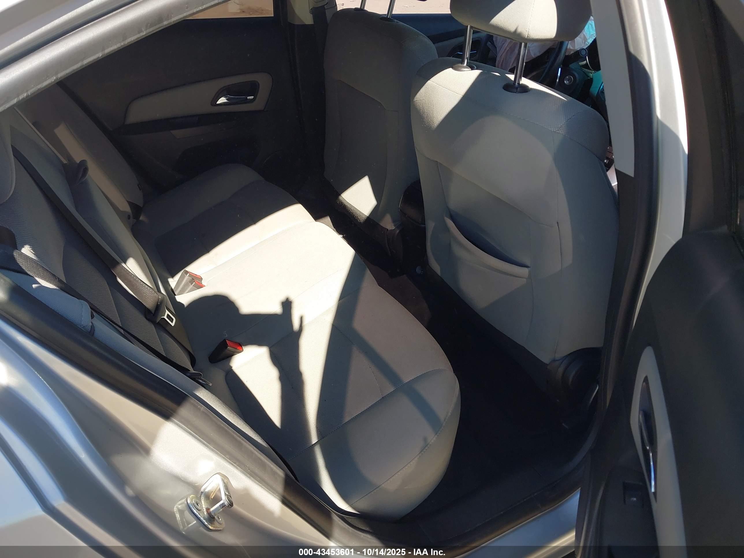 CHEVROLET CRUZE image 8