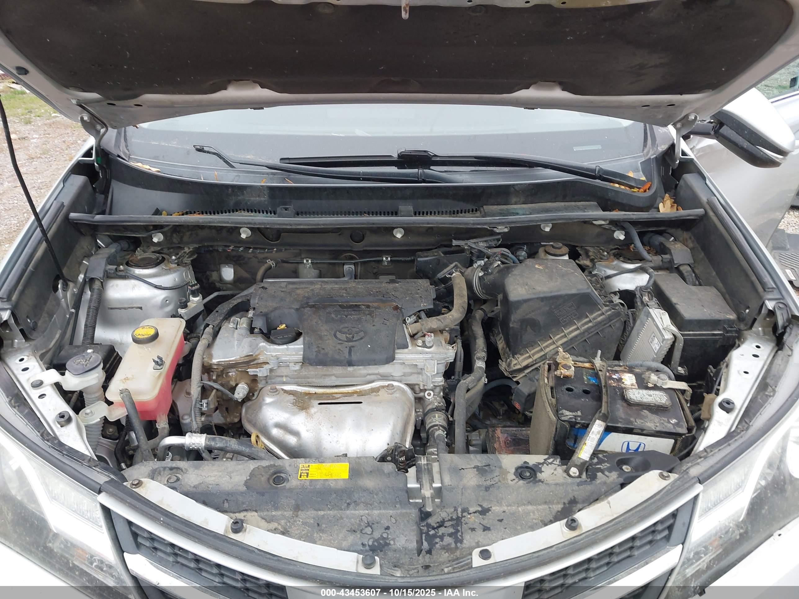 TOYOTA RAV4 image 10