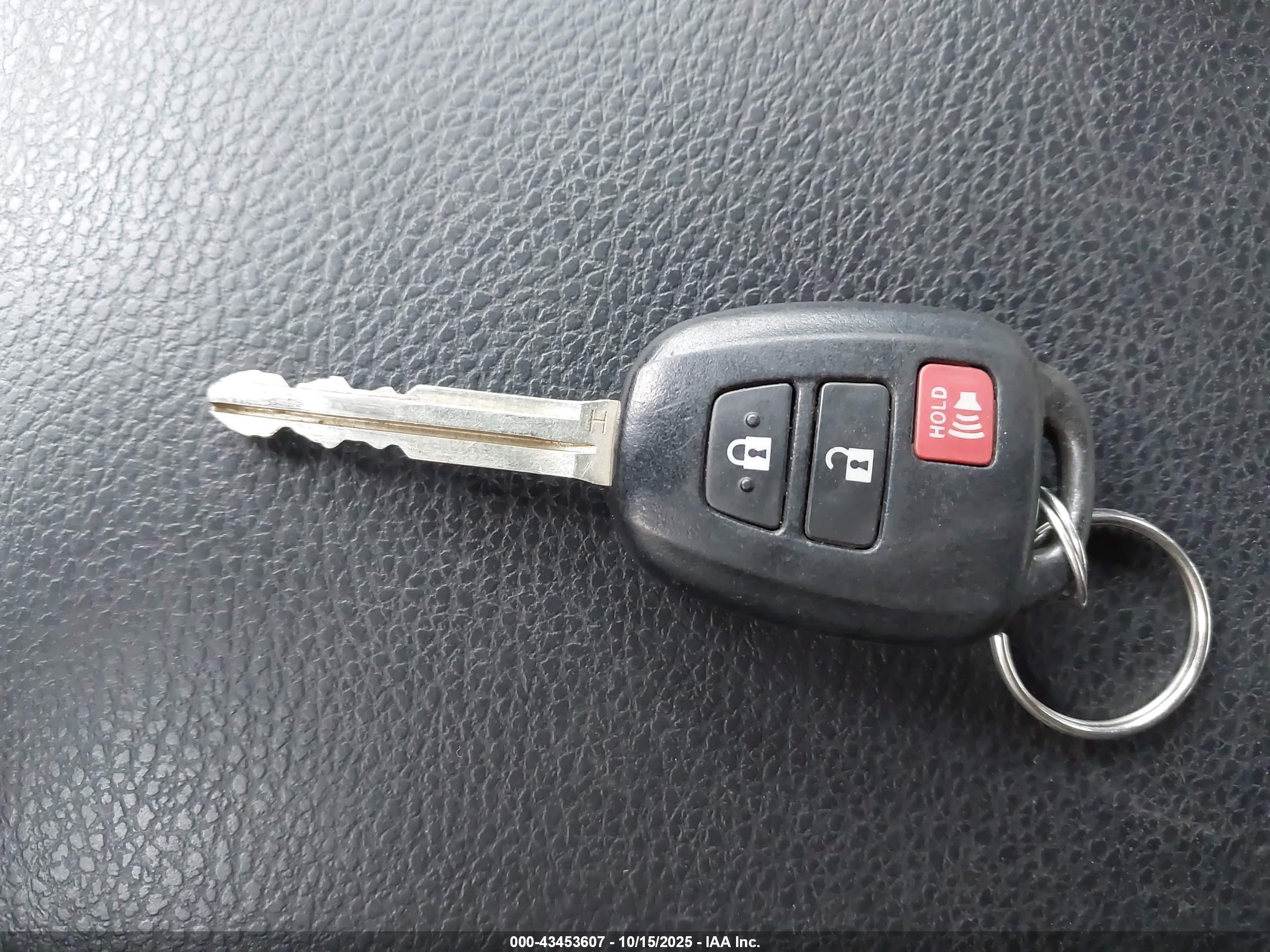 TOYOTA RAV4 image 11