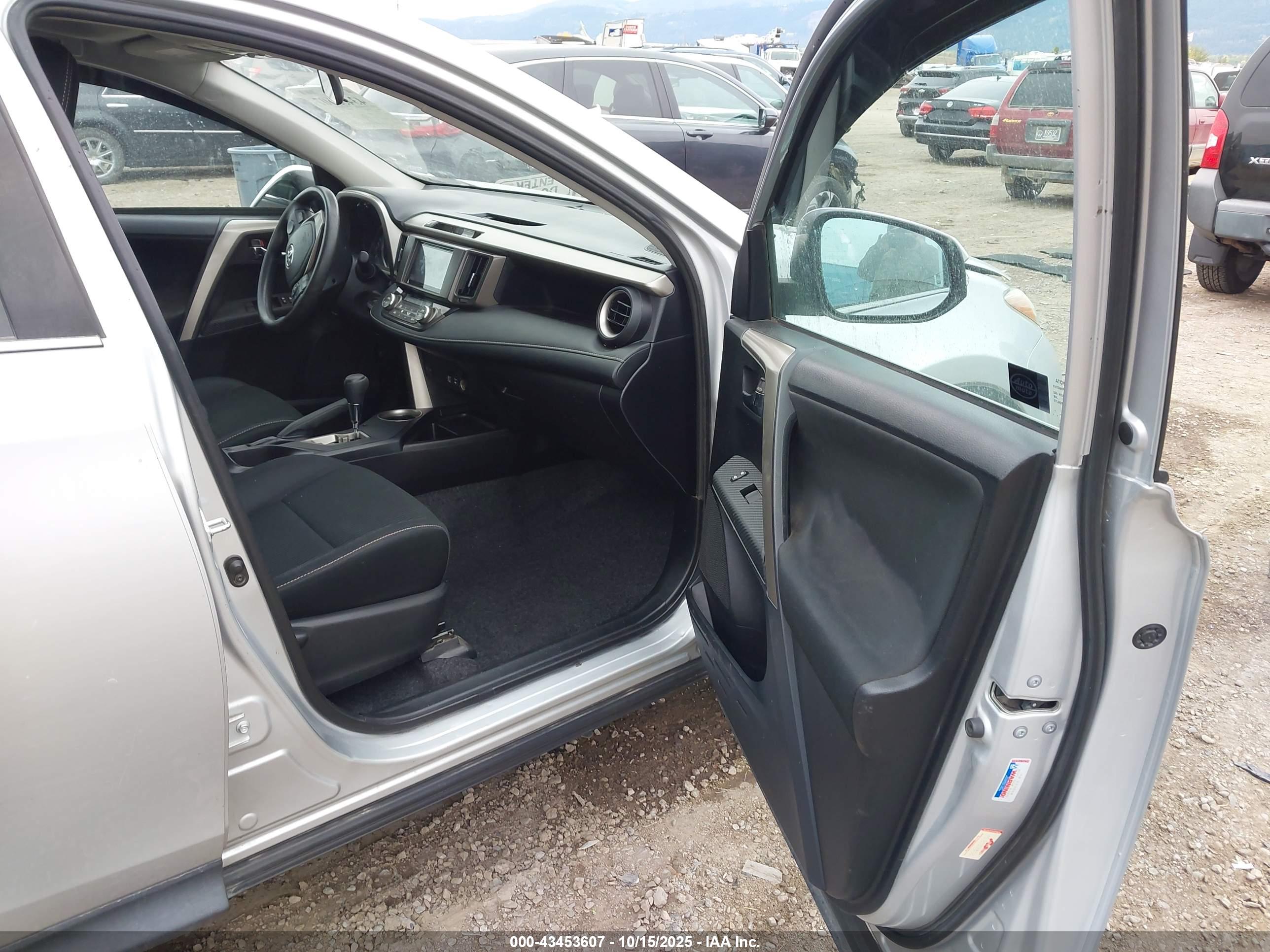 TOYOTA RAV4 image 5