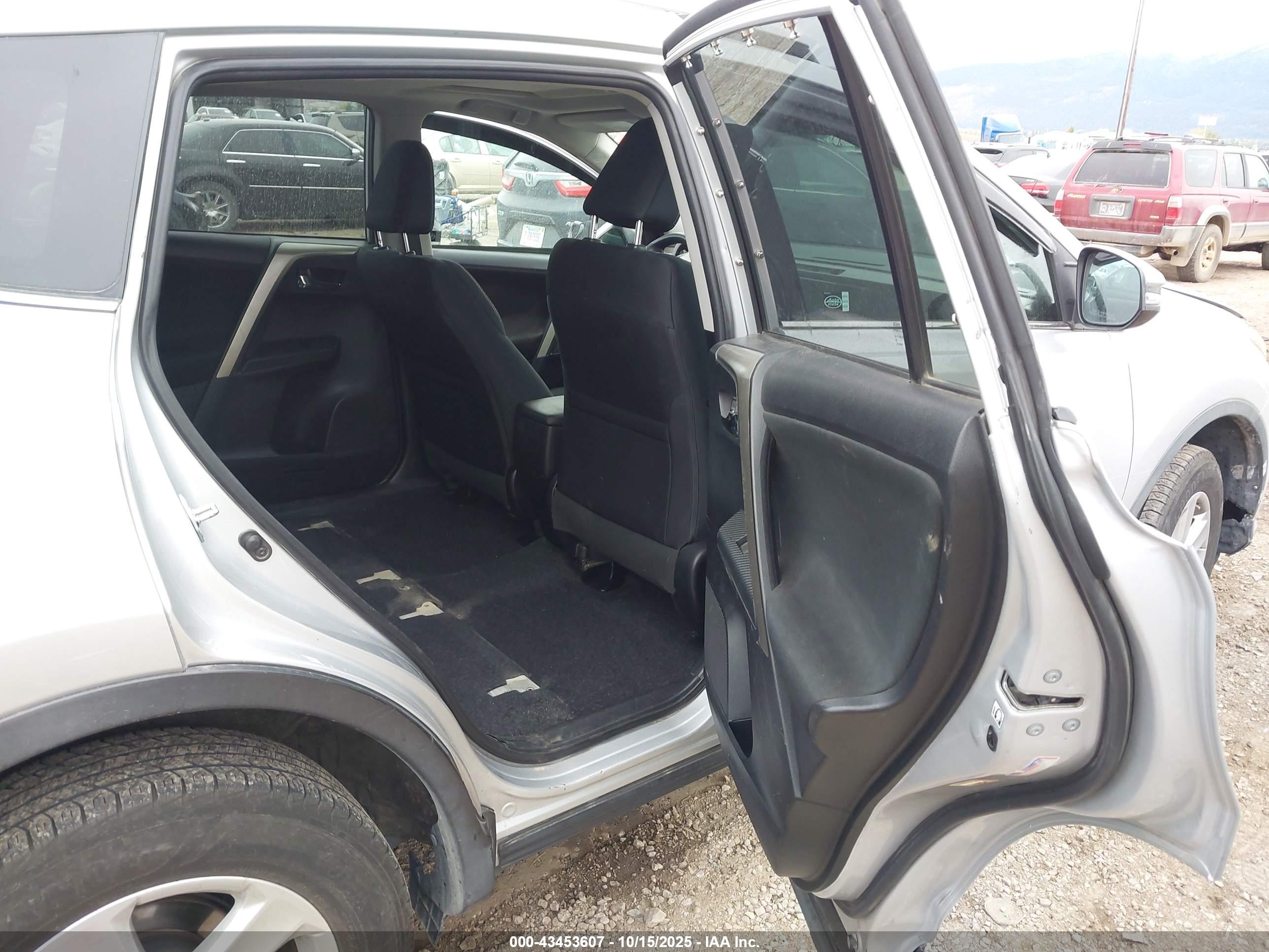 TOYOTA RAV4 image 8