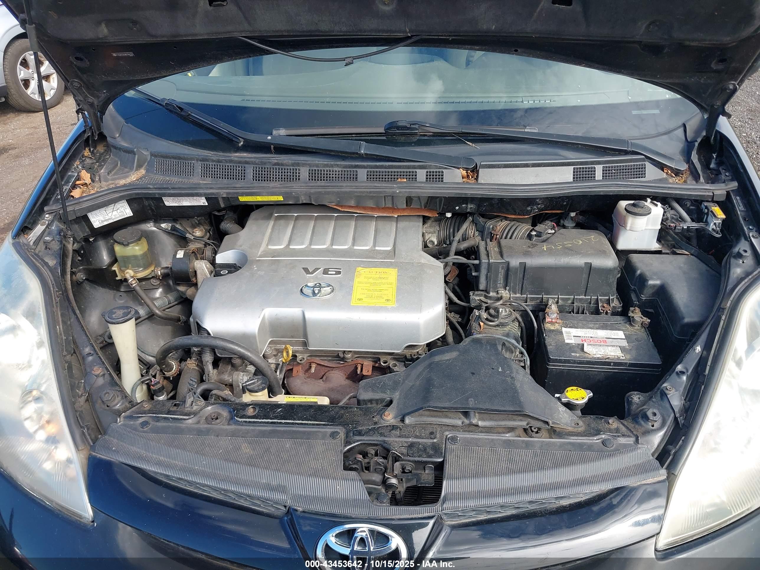 TOYOTA SIENNA image 10