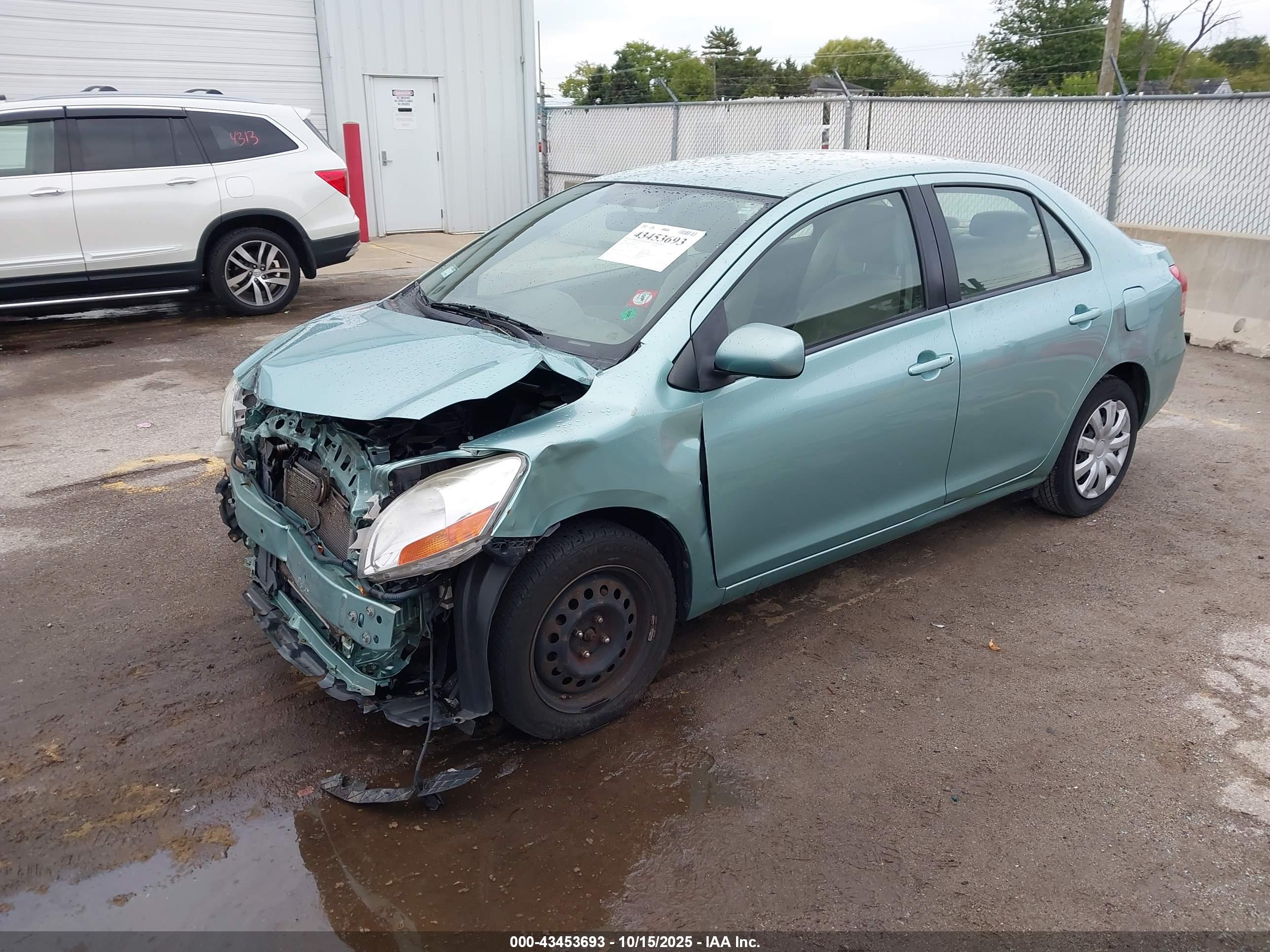 TOYOTA YARIS image 2
