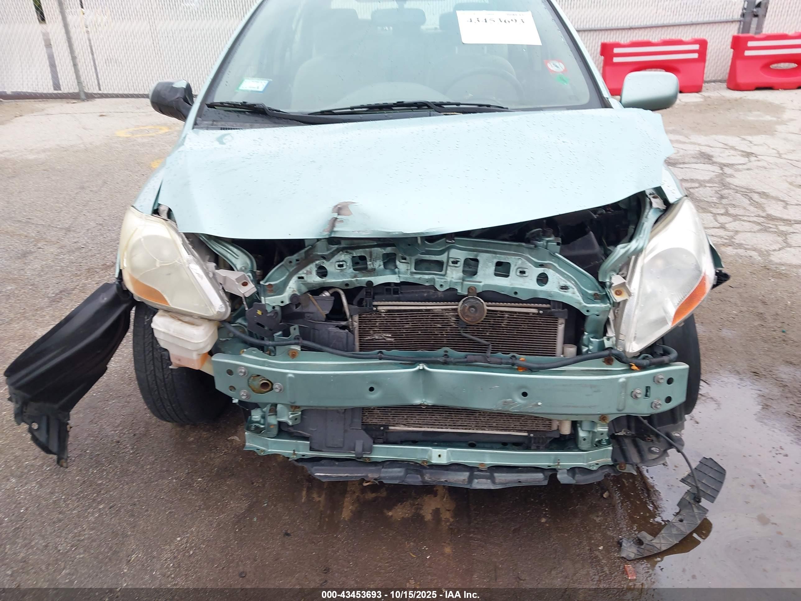 TOYOTA YARIS image 6