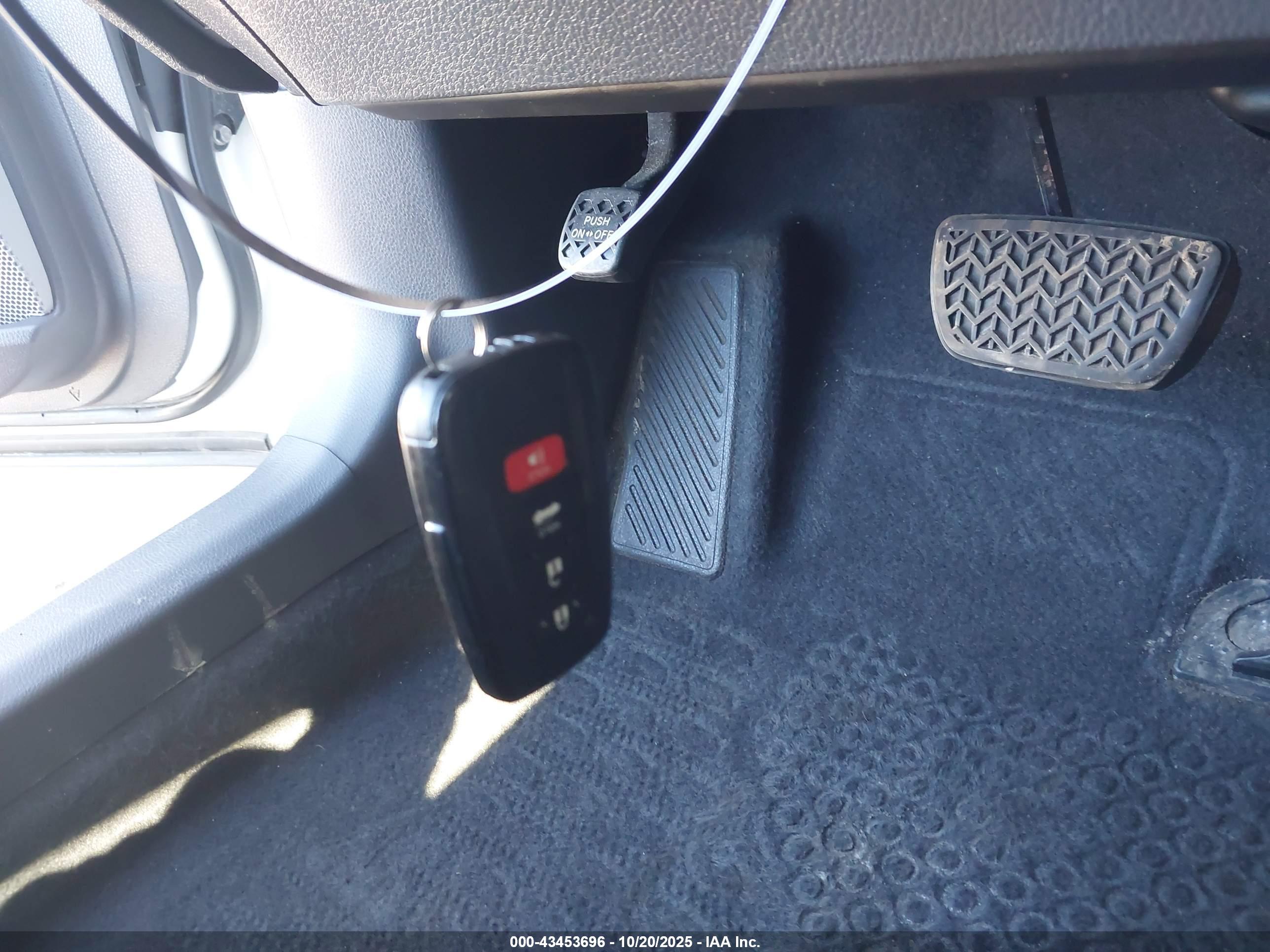TOYOTA CAMRY image 11