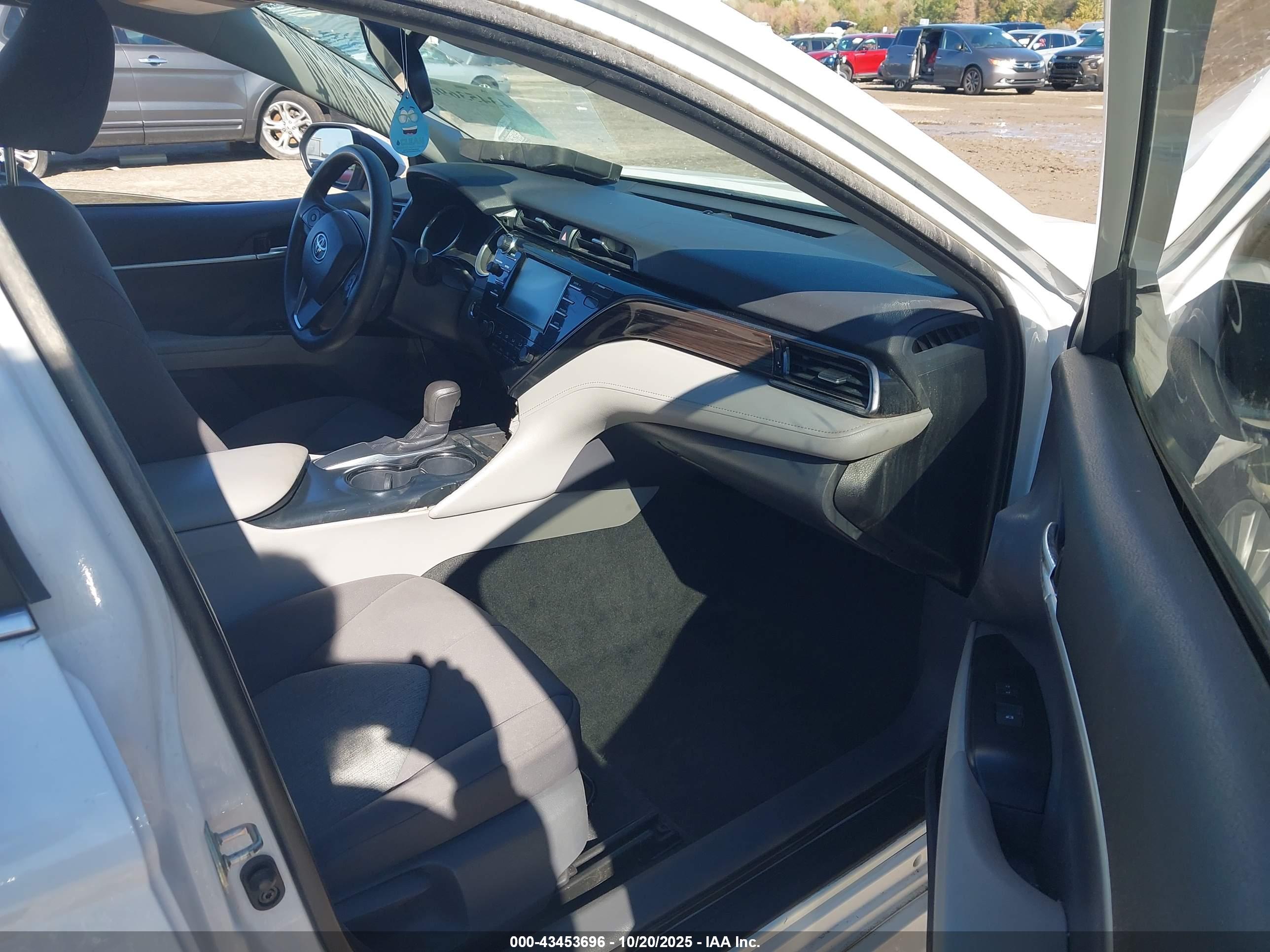 TOYOTA CAMRY image 5