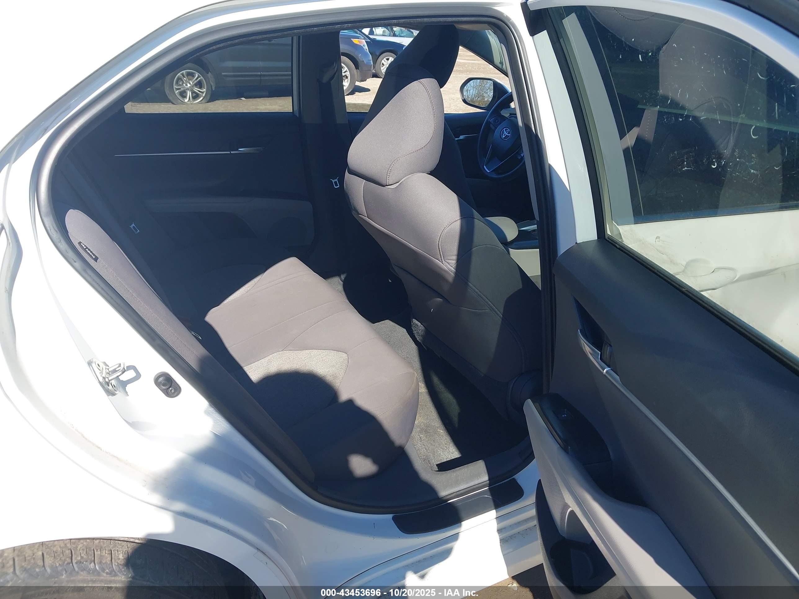TOYOTA CAMRY image 8