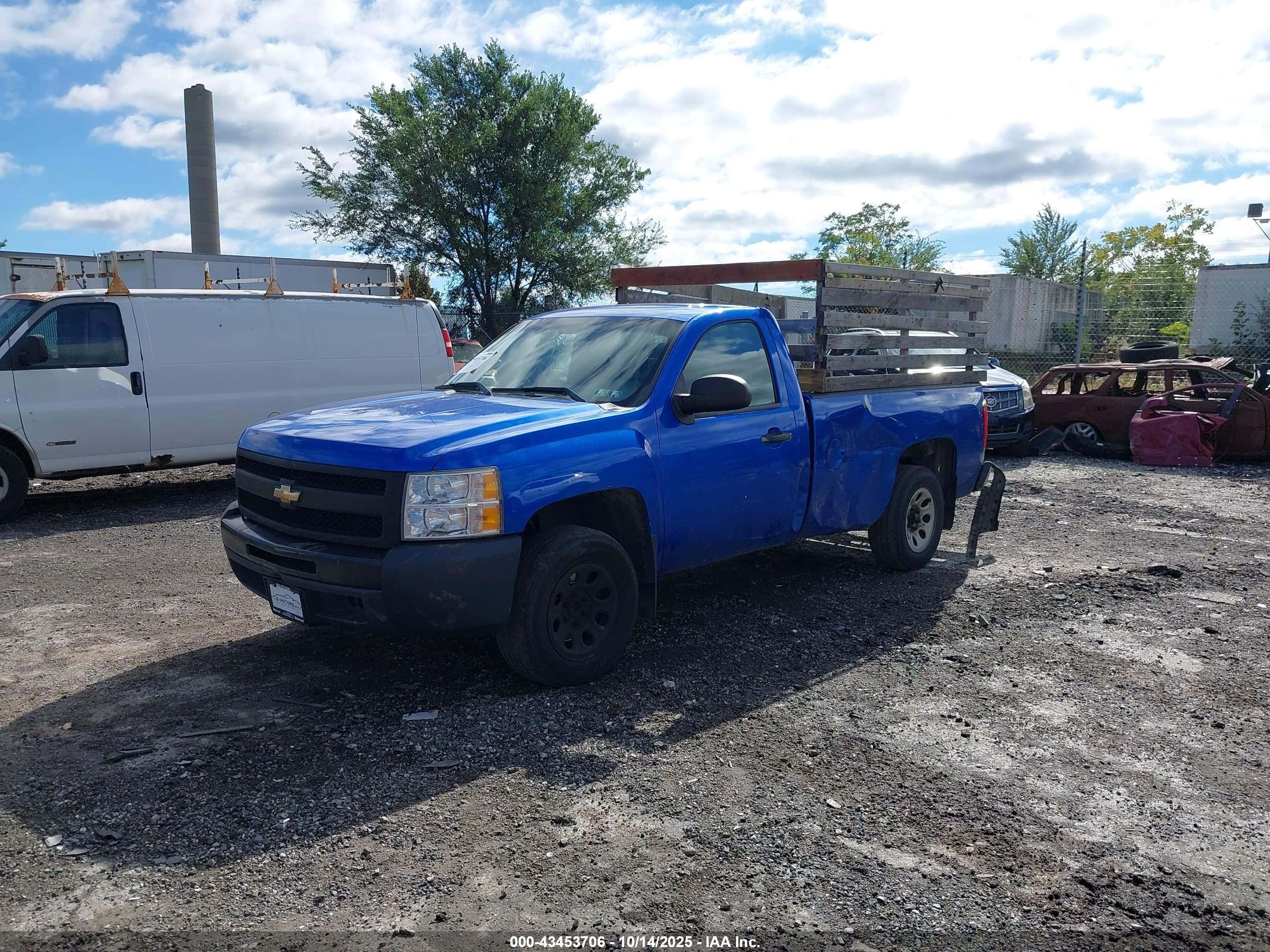 CHEVROLET SILVERADO image 2