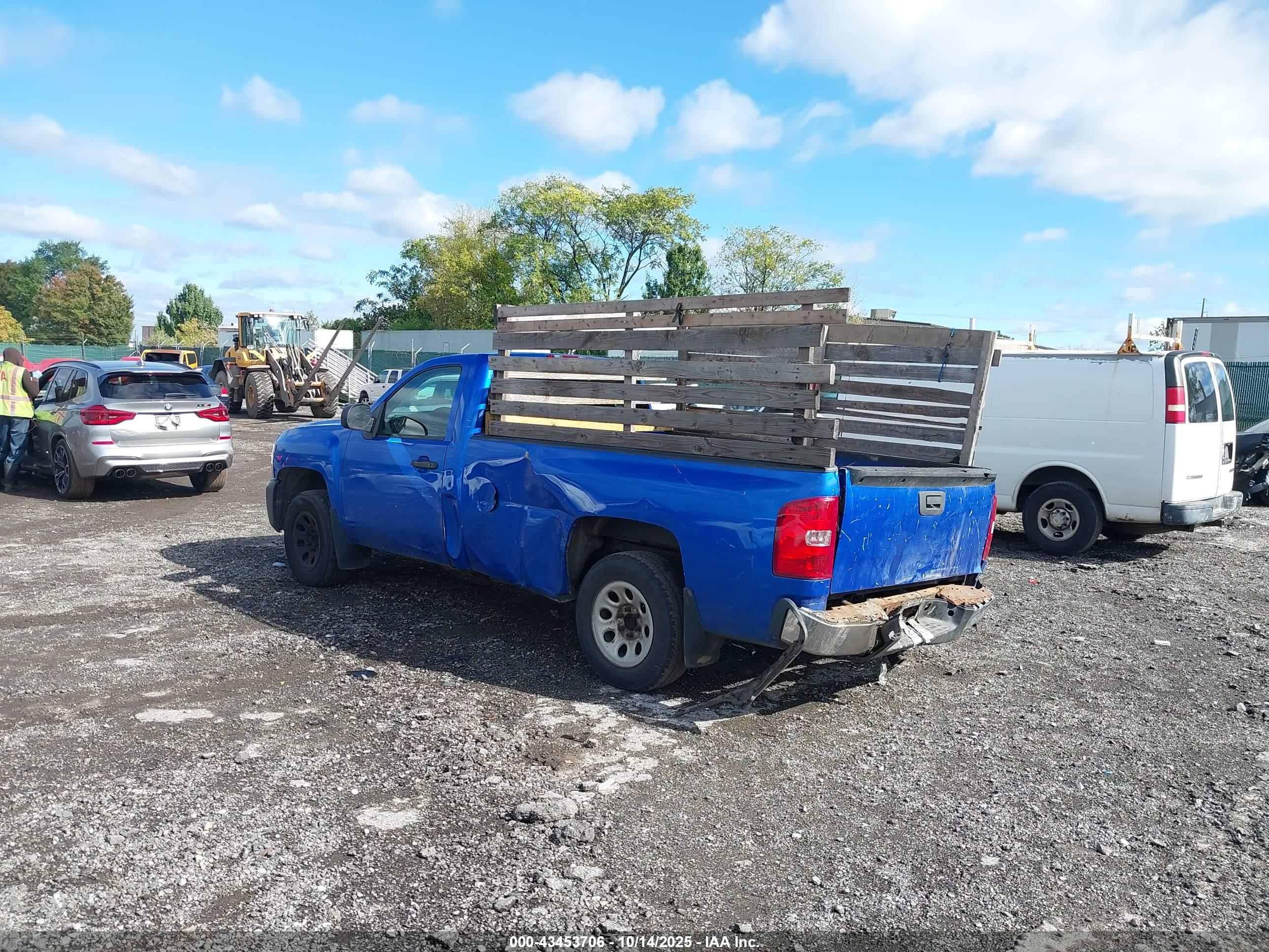 CHEVROLET SILVERADO image 3