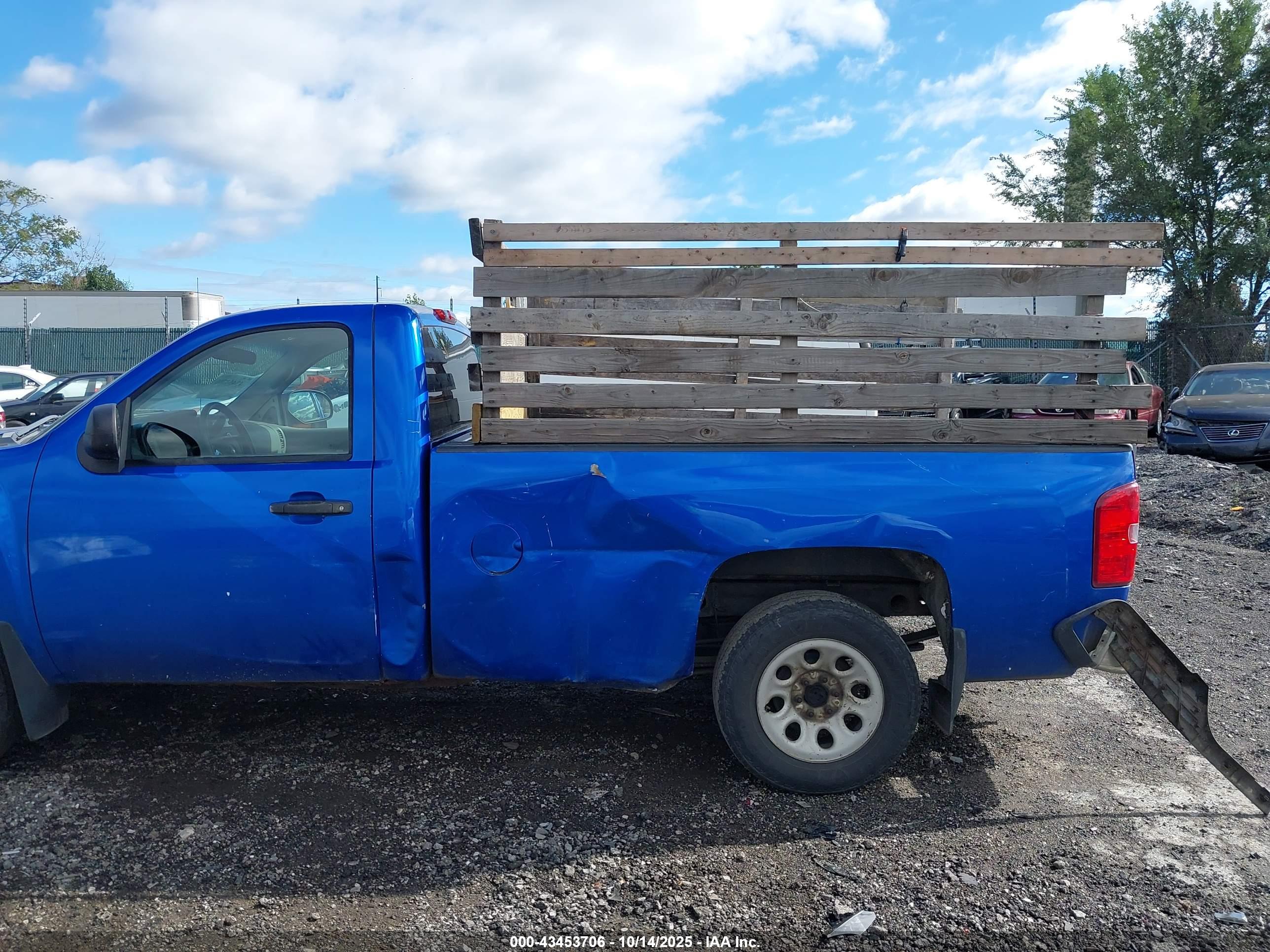 CHEVROLET SILVERADO image 6