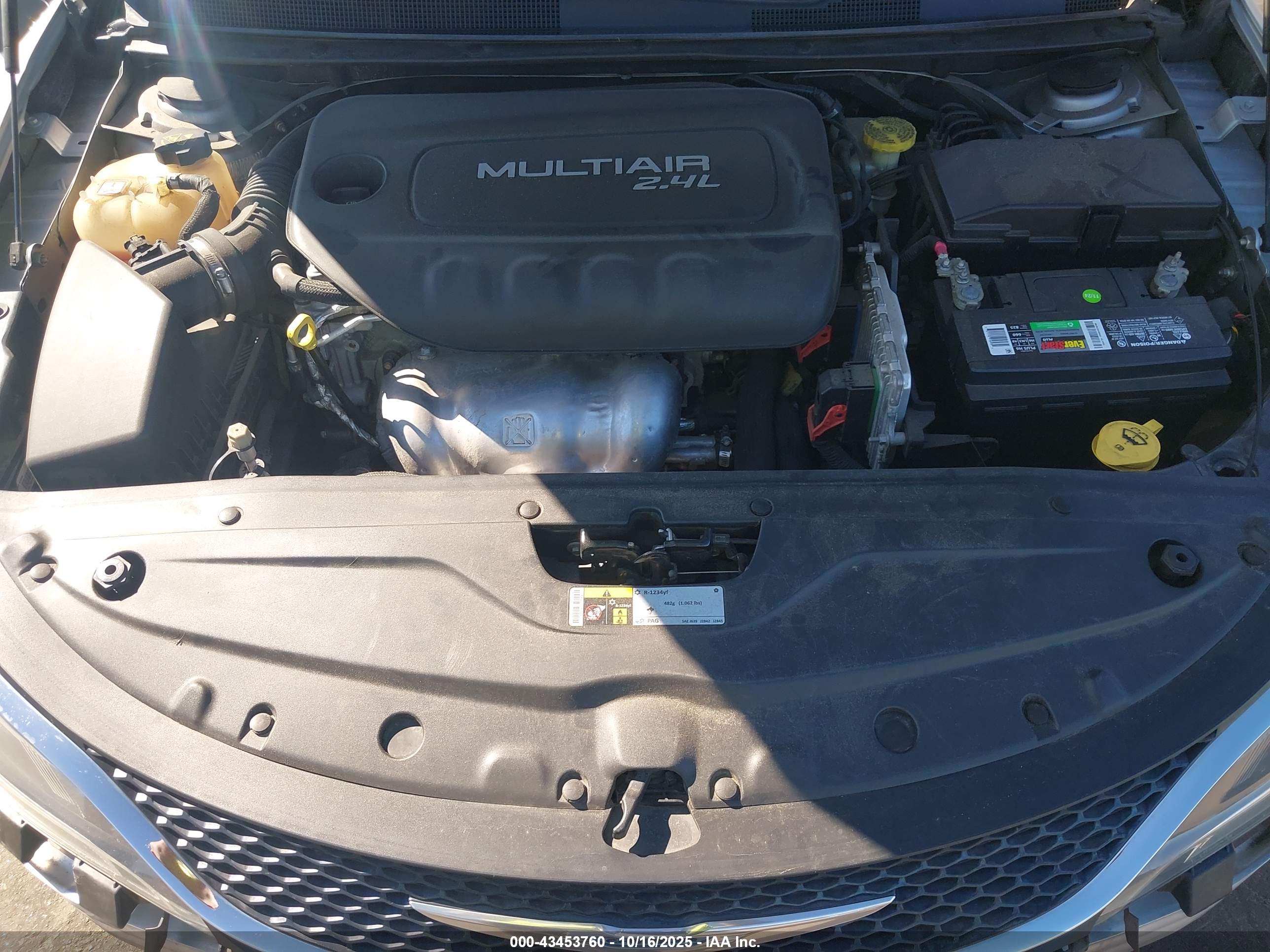 CHRYSLER 200 image 10