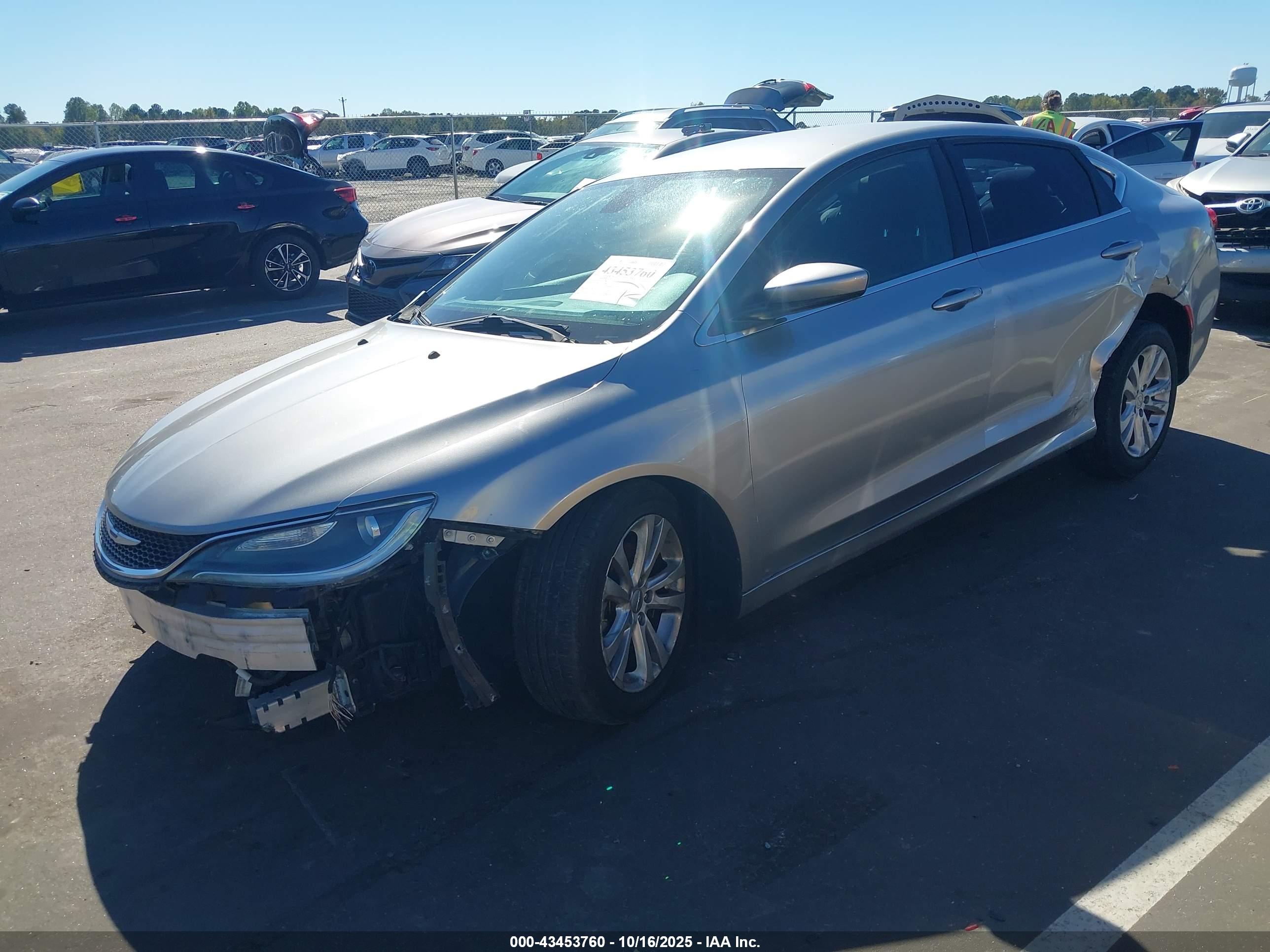 CHRYSLER 200 image 2